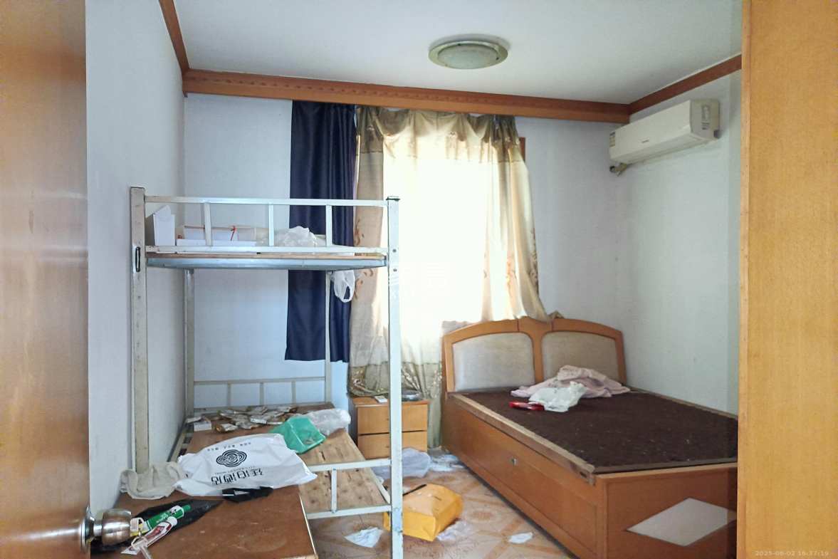 物贸小区 4室1厅1卫 1500.0元/月 物贸小区 4室1厅1卫 1500.0元/月室内图