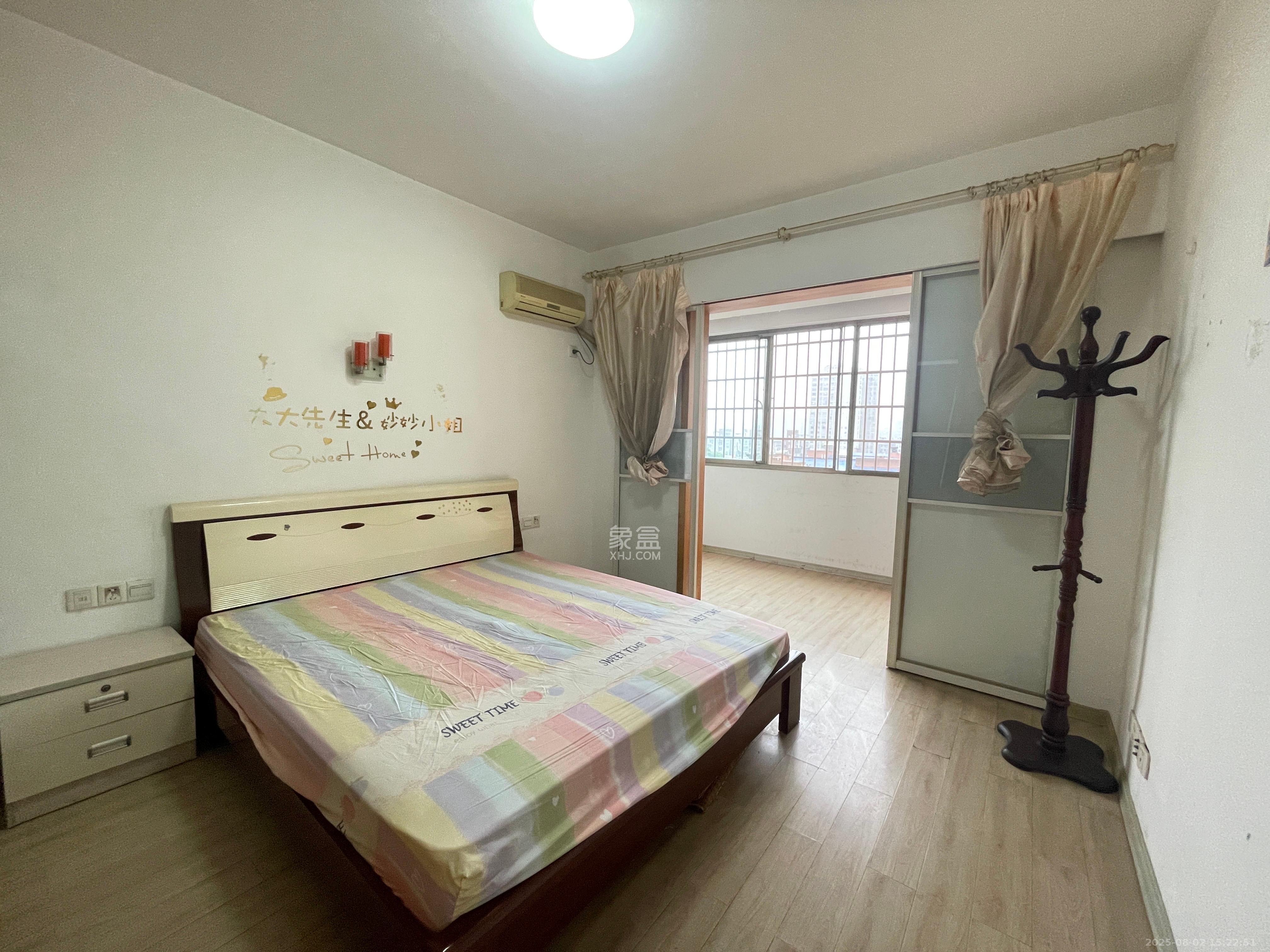 阳明山庄  3室2厅2卫   2300.00元/月室内图