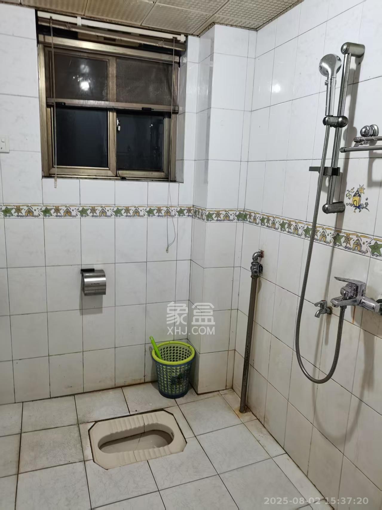 地税五分局小区  4室2厅1卫    2200.0元/月 地税五分局小区  4室2厅1卫    2200.0元/月室内图