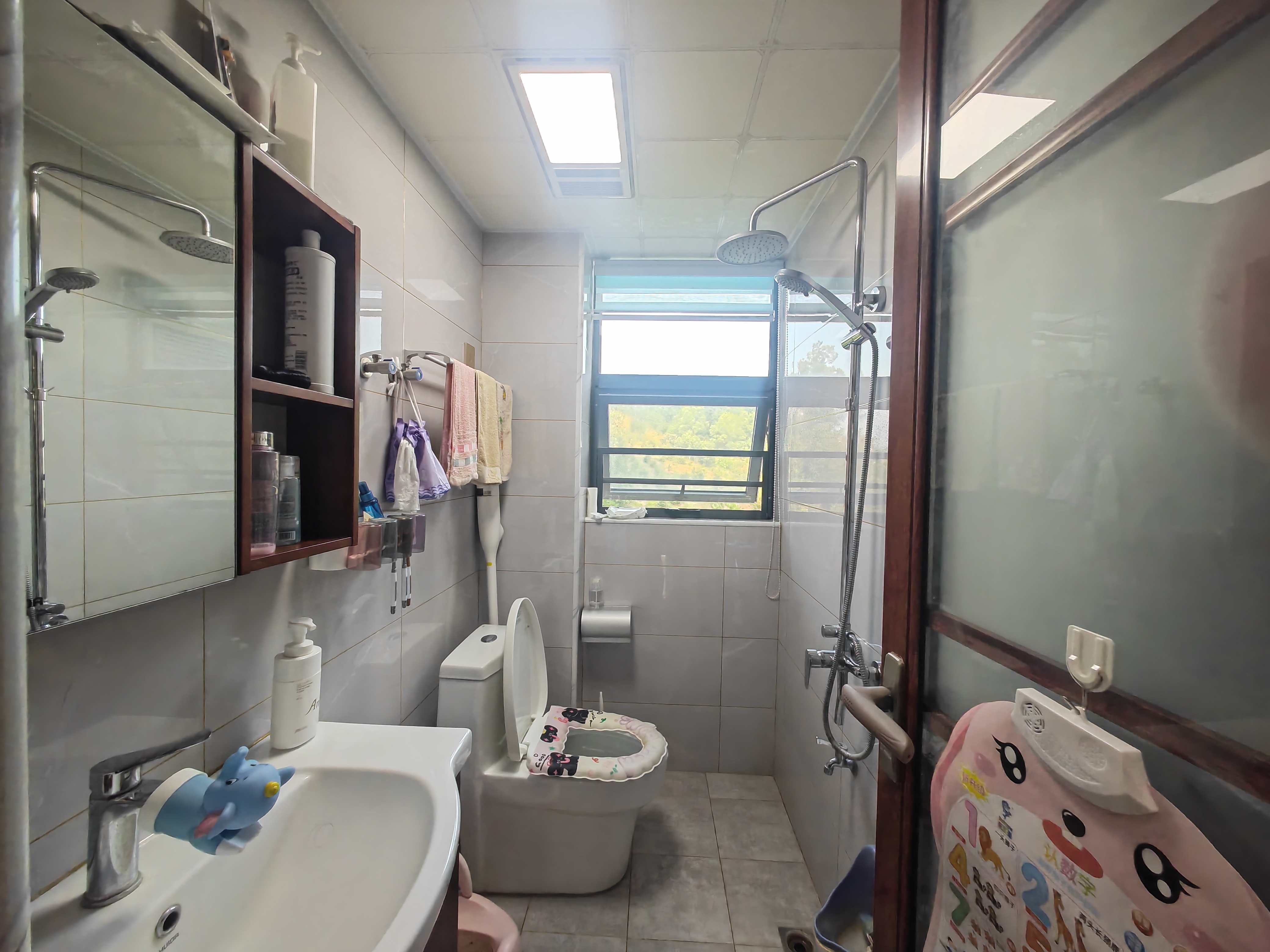 和泰家园 3室2厅2卫 72.8万 和泰家园 3室2厅2卫 72.8万客厅