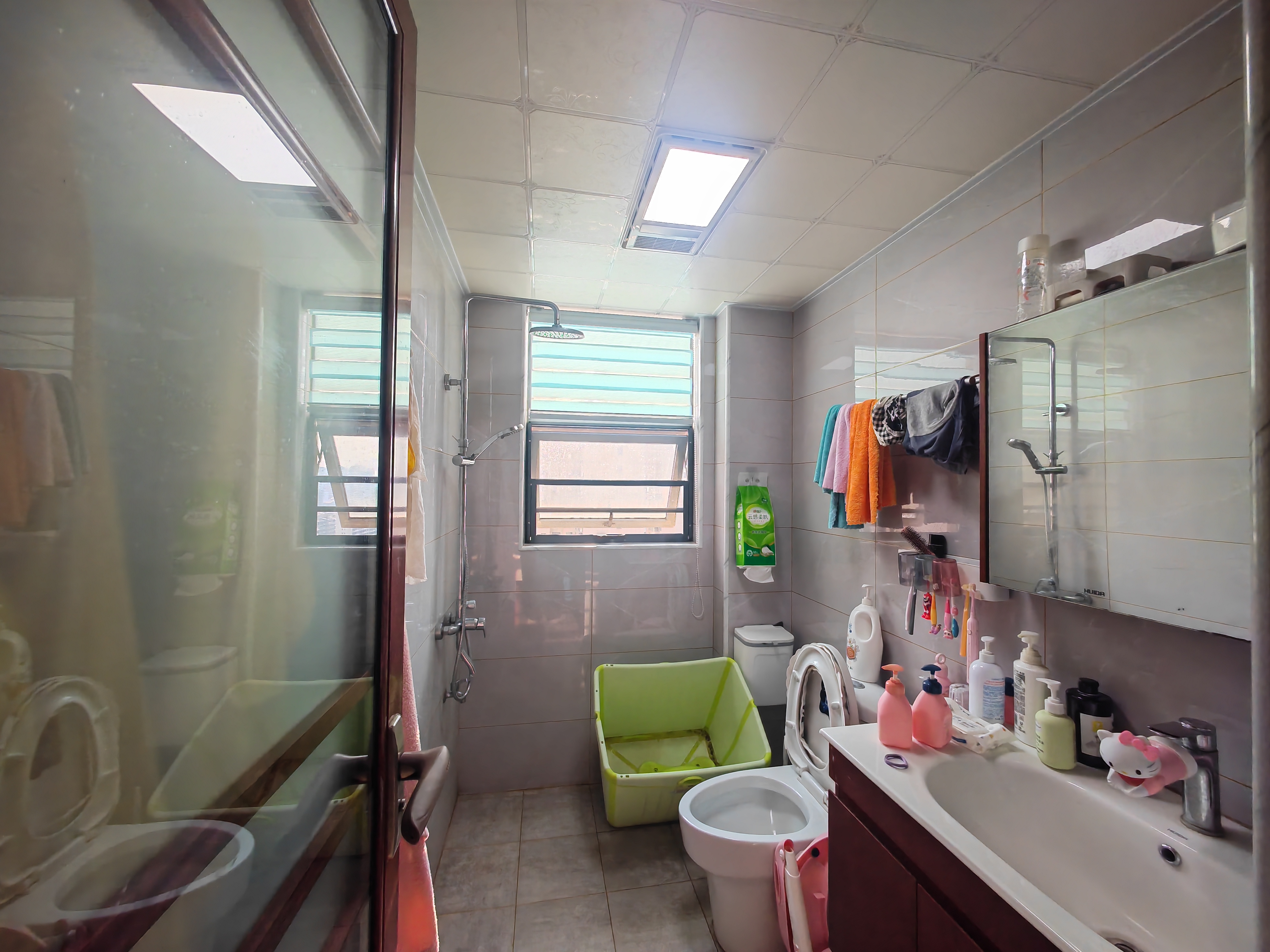 和泰家园  3室2厅2卫    72.8万客厅