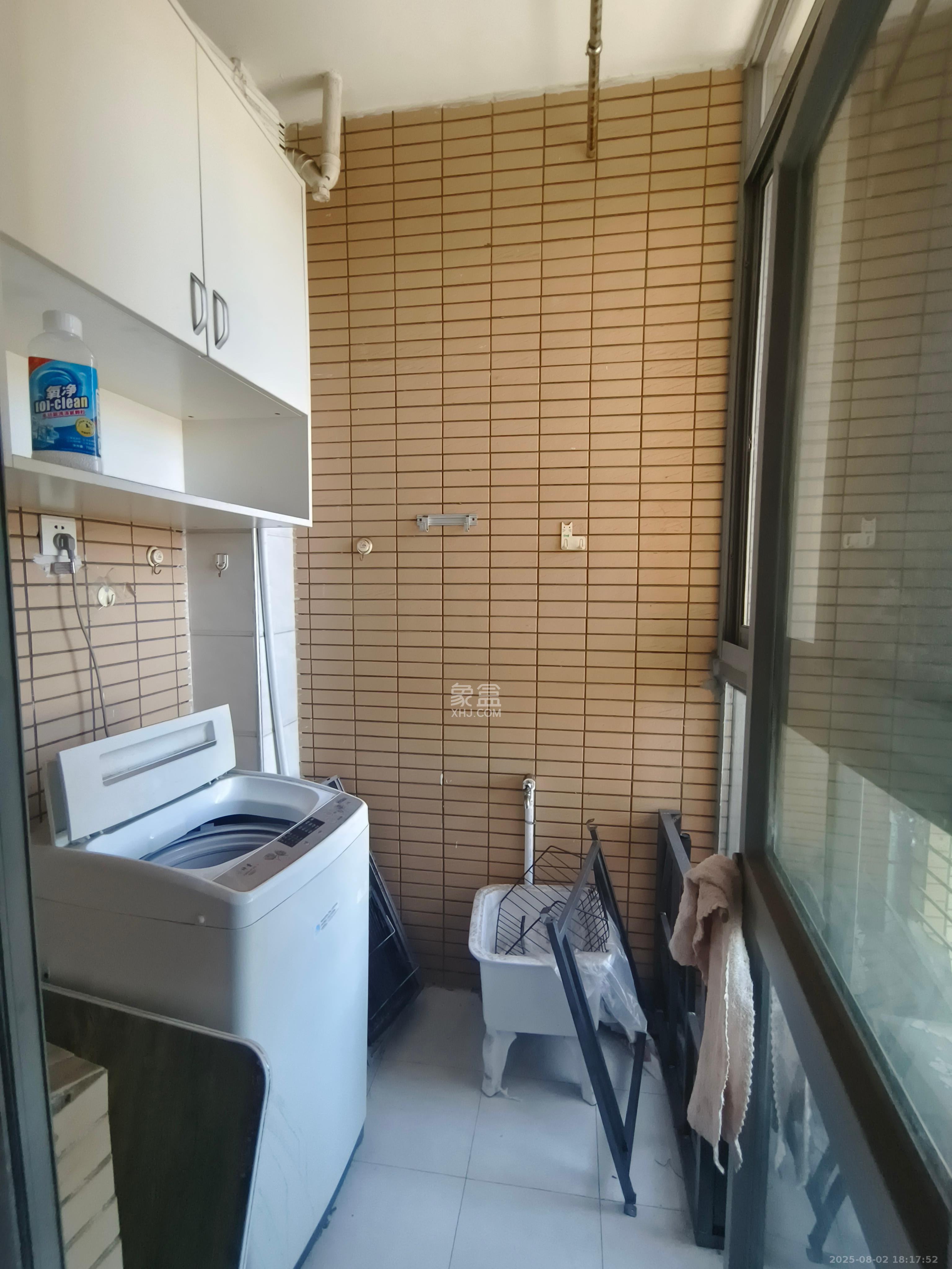 新城新世界一二三期  2室2厅1卫   2300.00元/月室内图