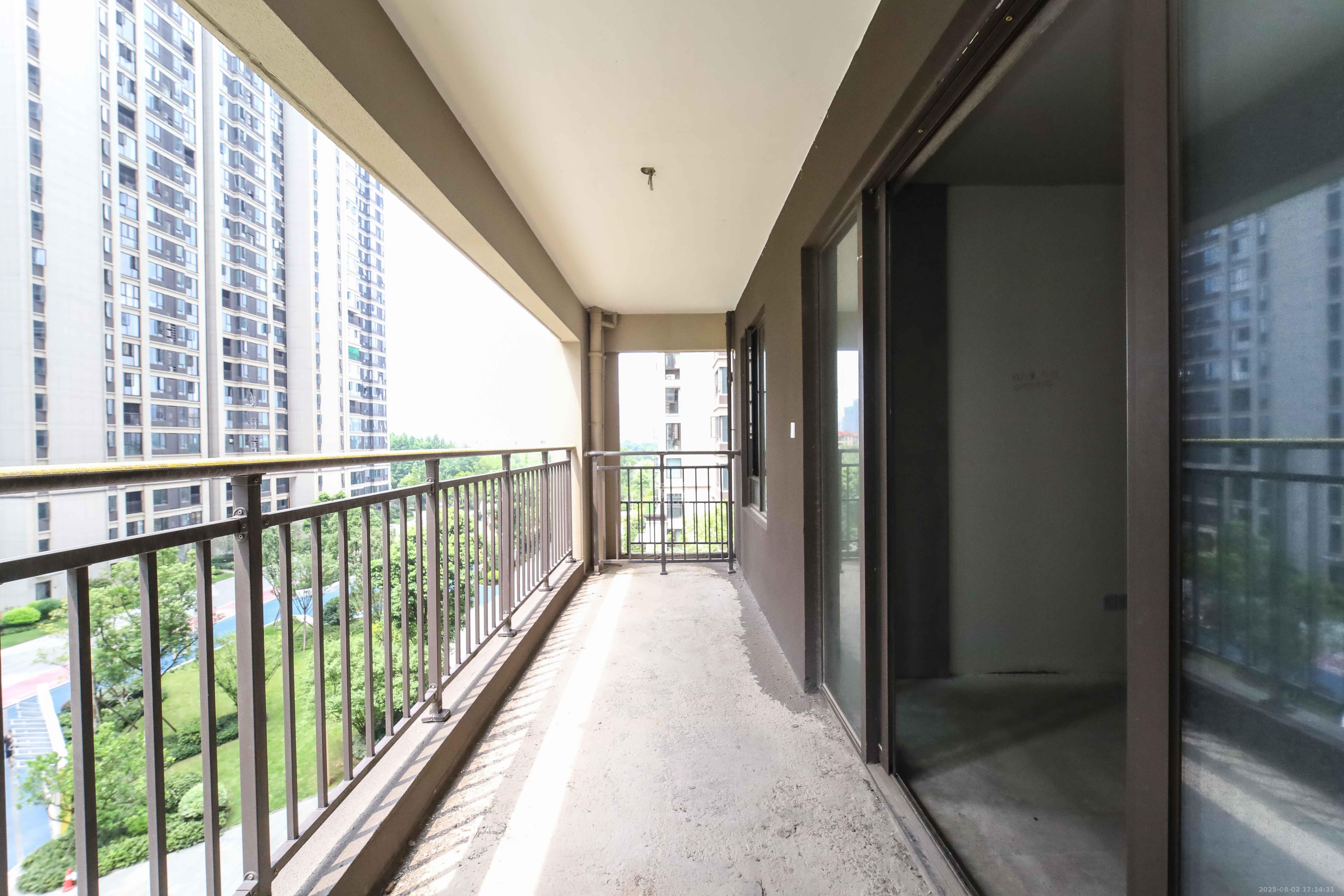 德奥悦东方 3室2厅2卫 135.0万 德奥悦东方 3室2厅2卫 135.0万阳台