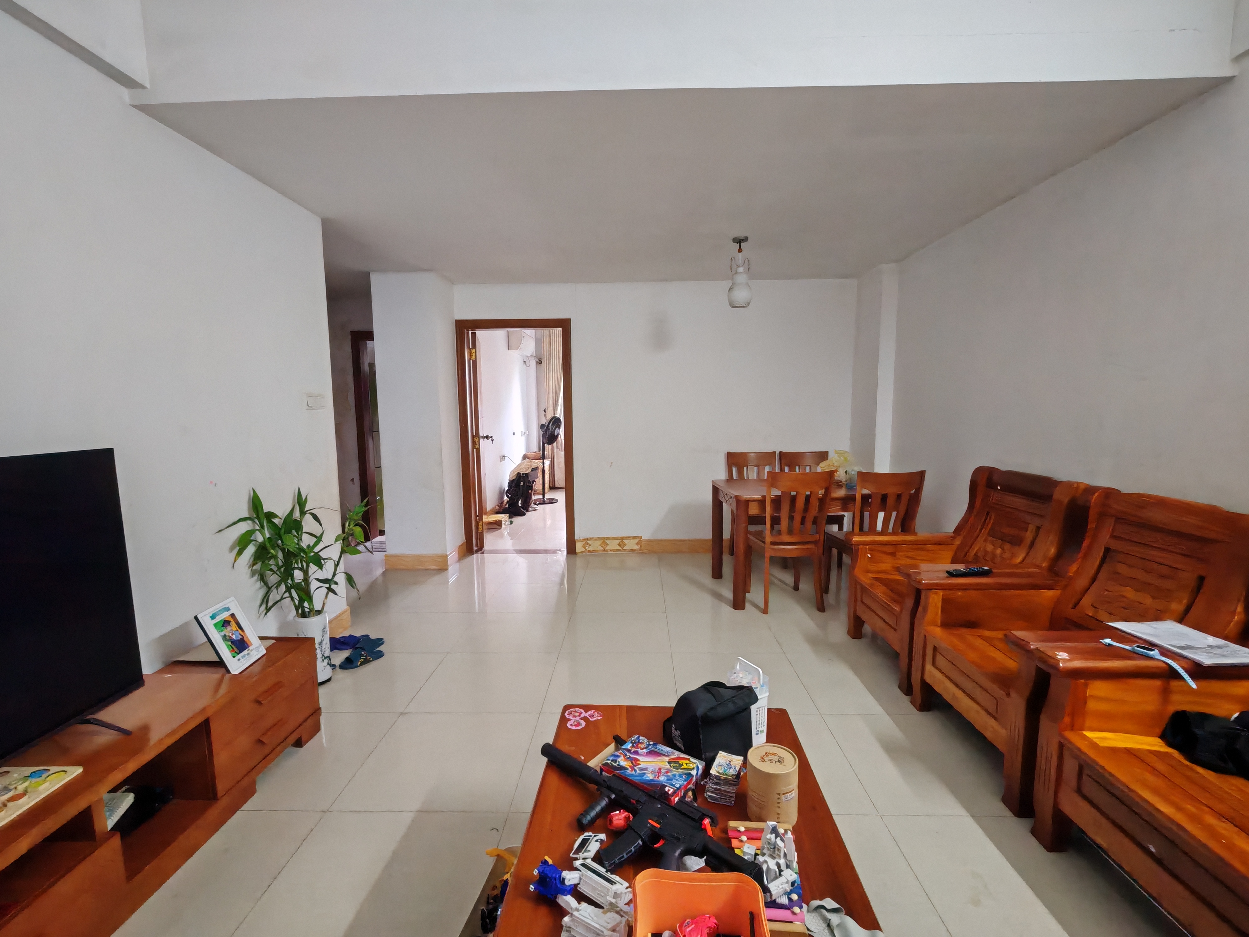 电信小区 2室2厅1卫 88.0万 电信小区 2室2厅1卫 88.0万客厅