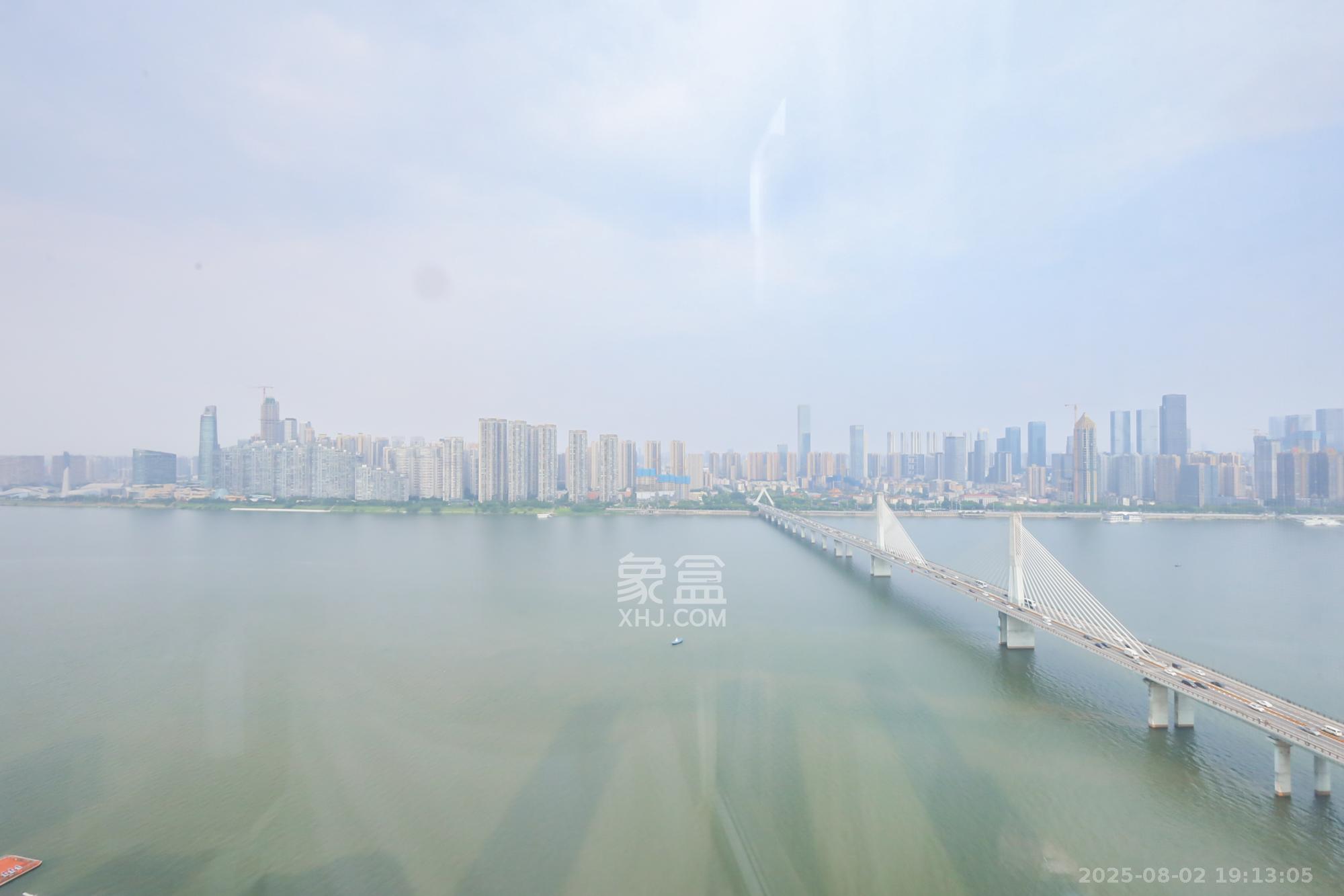 世茂外滩里(世茂铂翠湾三期)  4室2厅2卫    350.0万 世茂外滩里(世茂铂翠湾三期)  4室2厅2卫    350.0万其他