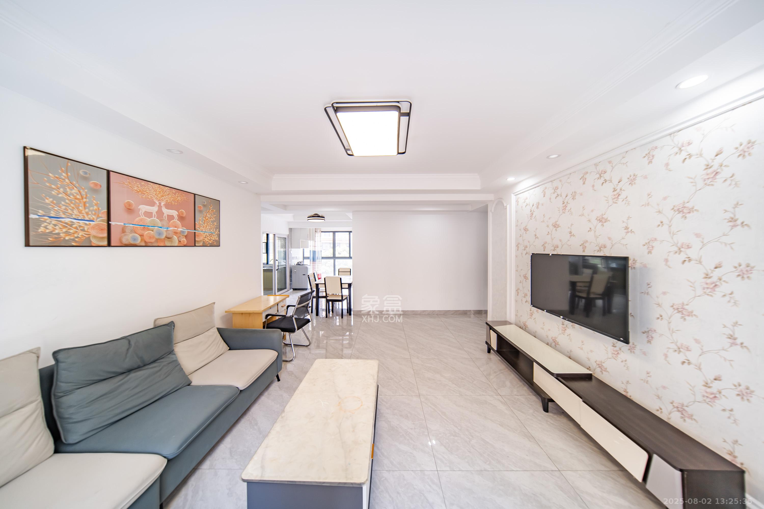 湘熙水郡（观澜海赋家园）  4室2厅2卫    150.0万客厅