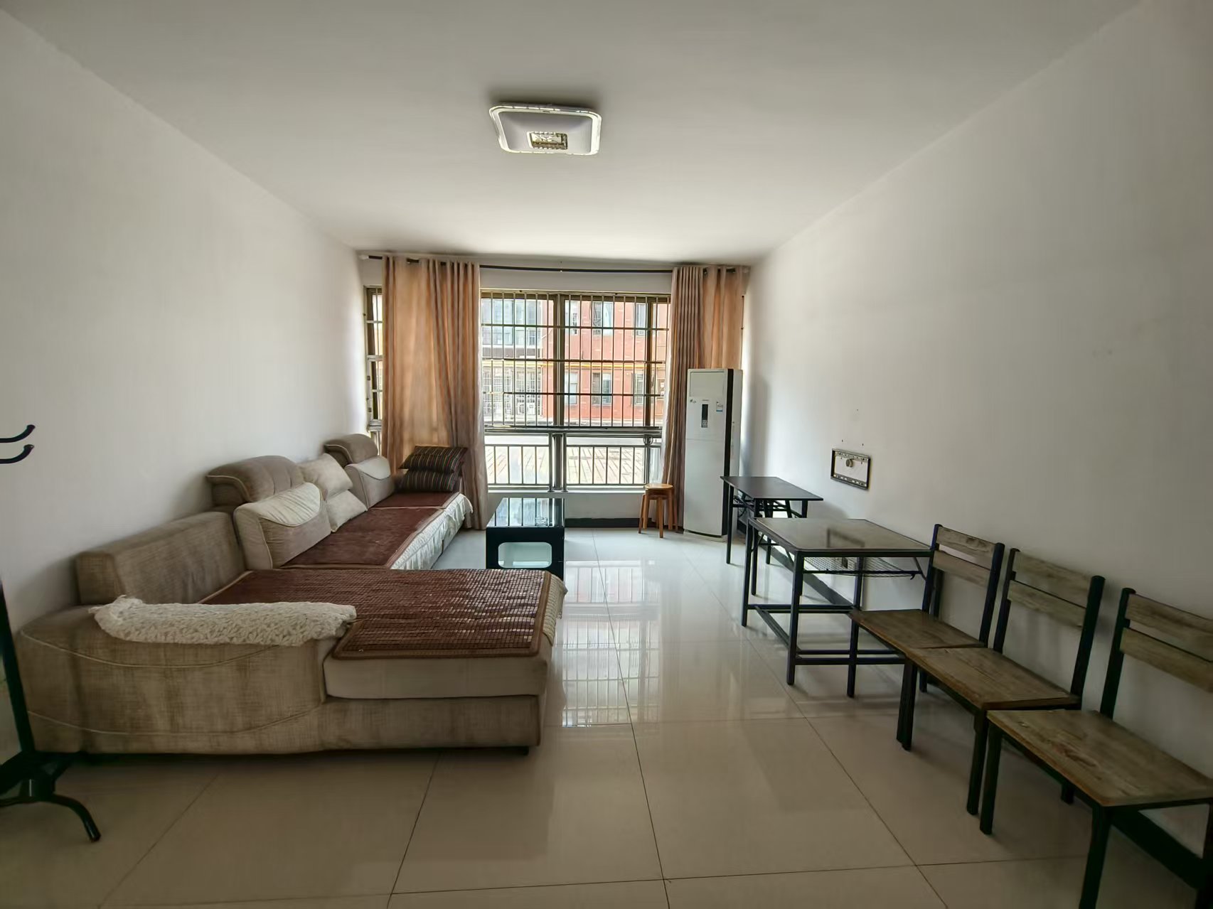 欣天花园 3室2厅2卫 1500.0元/月 欣天花园 3室2厅2卫 1500.0元/月室内图