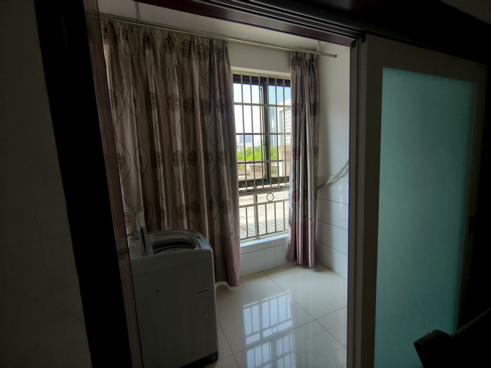 欣天花园 3室2厅2卫 1500.0元/月 欣天花园 3室2厅2卫 1500.0元/月室内图