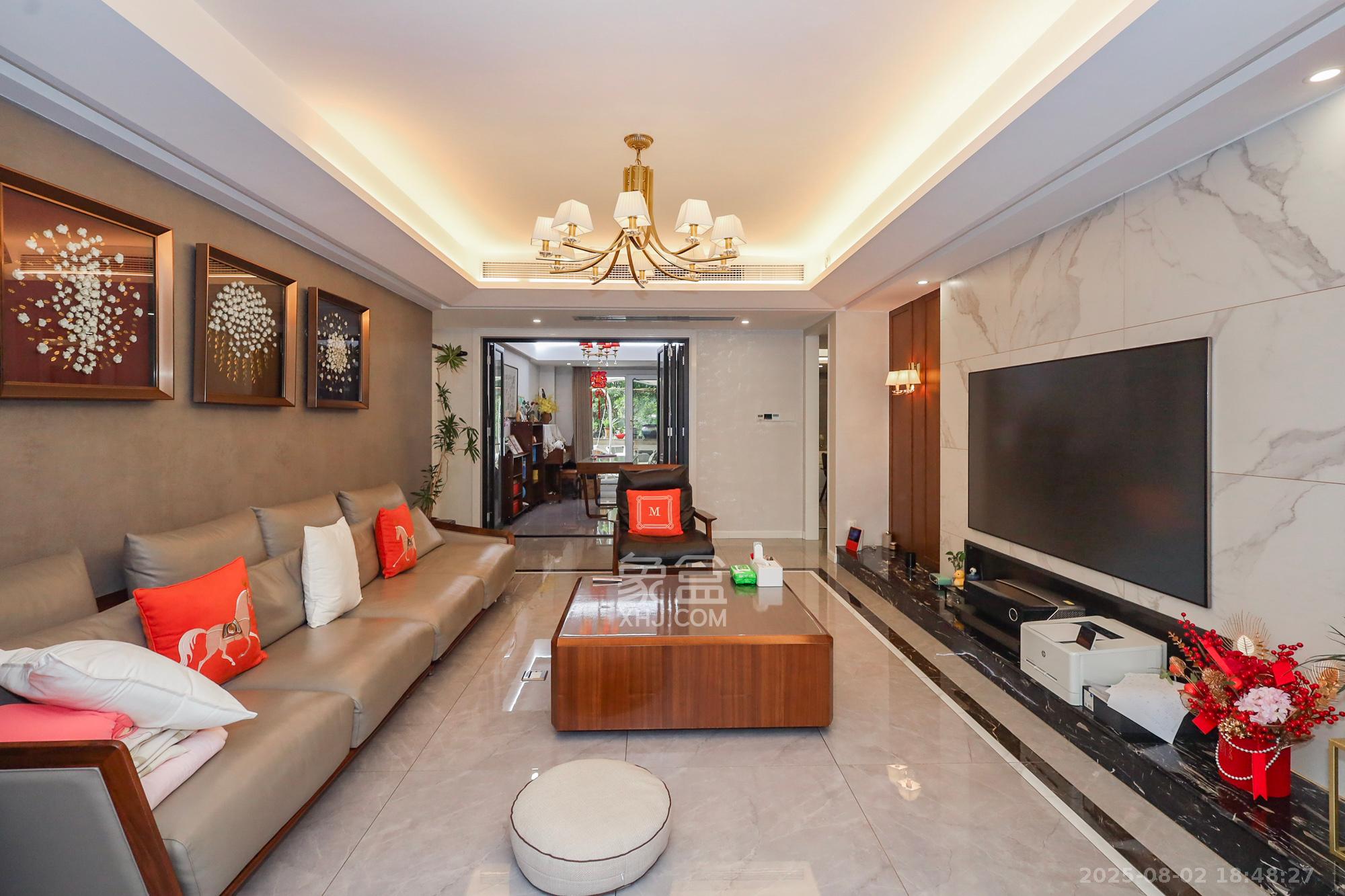 八方小区C区  3室2厅2卫    488.0万客厅