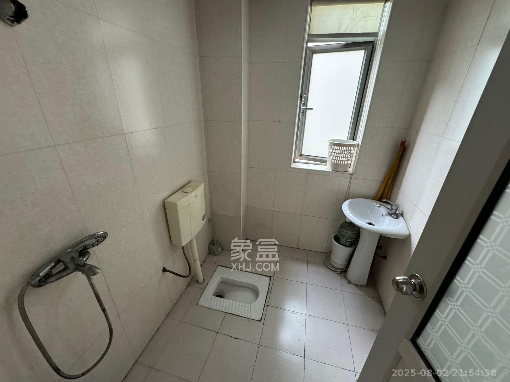 新城新世界一二三期 2室2厅1卫 2200.0元/月 新城新世界一二三期 2室2厅1卫 2200.0元/月室内图