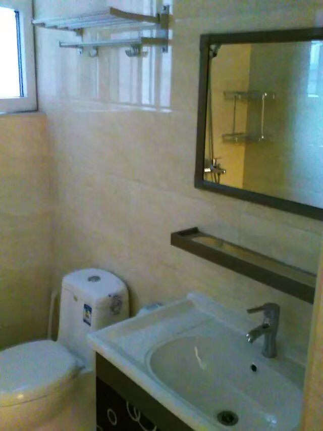 民俗文化广场 3室2厅2卫 2200.0元/月 民俗文化广场 3室2厅2卫 2200.0元/月室内图