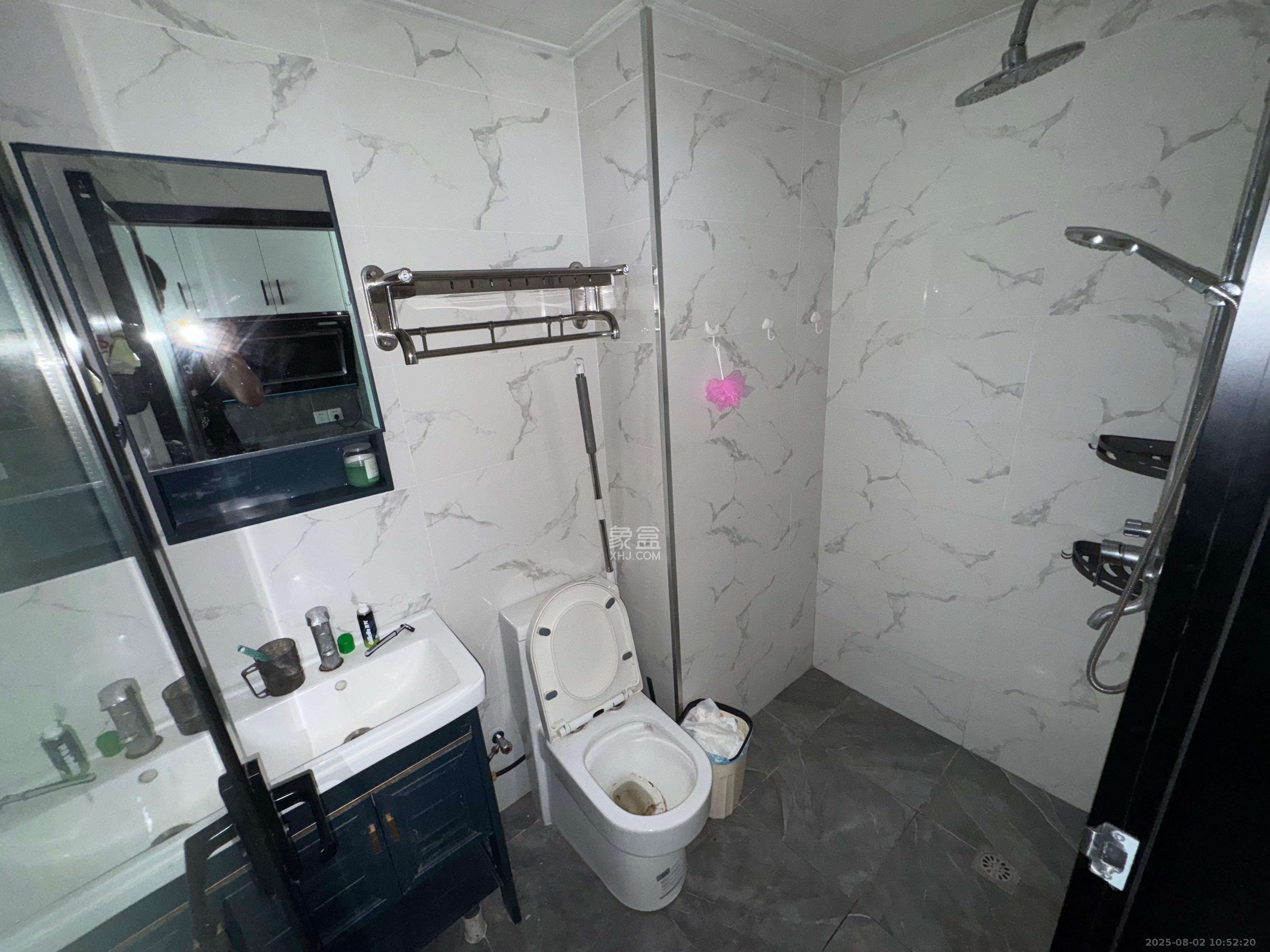 东盈商业广场(华泉城市广场)  1室1厅1卫    1600.0元/月 东盈商业广场(华泉城市广场)  1室1厅1卫    1600.0元/月室内图