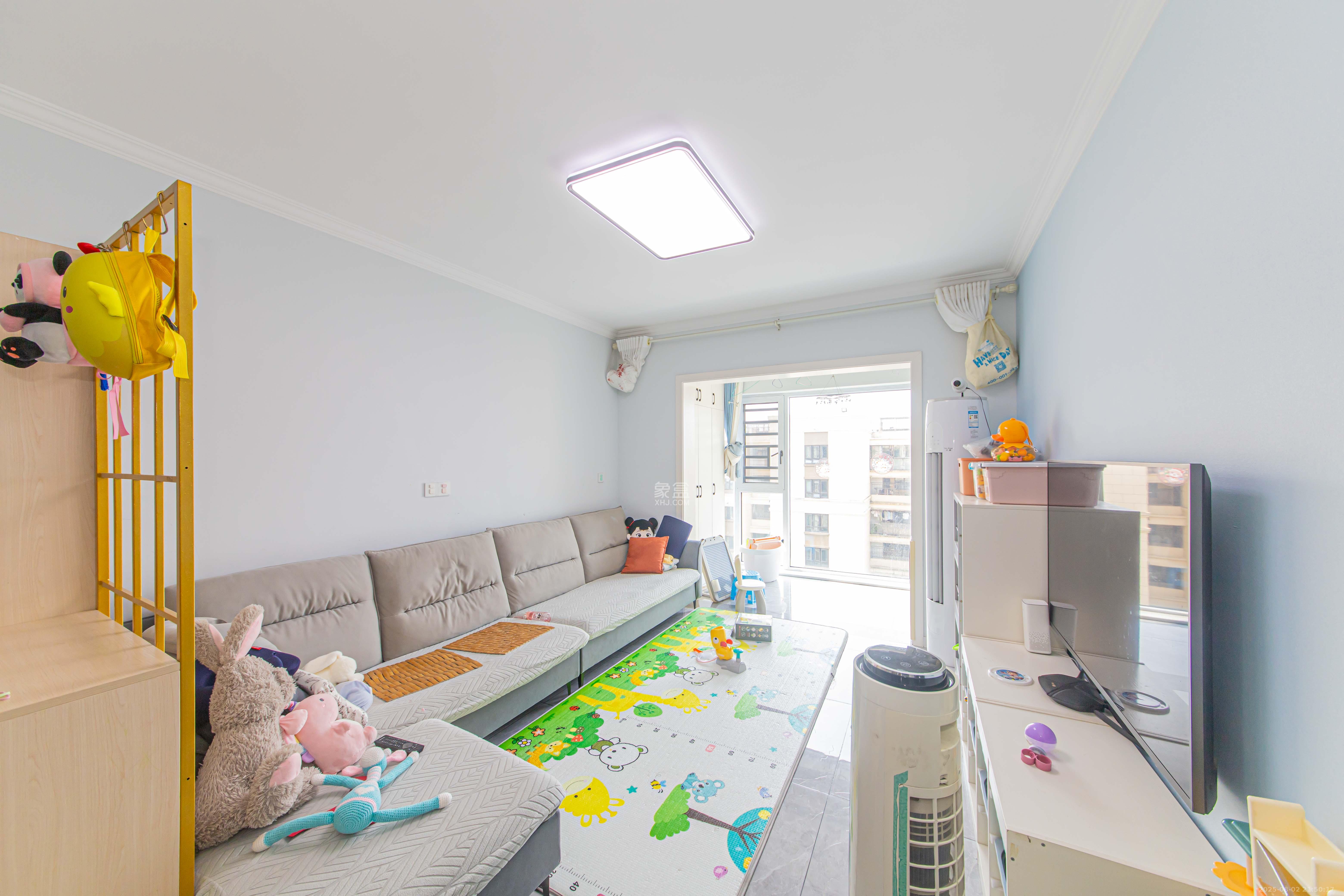 北辰中央公园DF区  3室2厅1卫    82.0万客厅