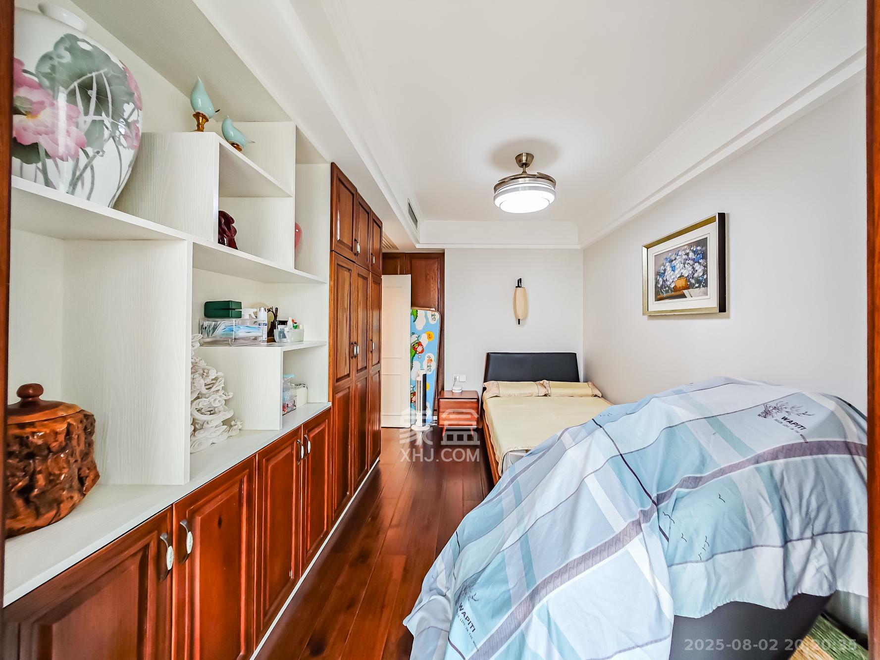 山语城一期 4室2厅3卫 240.0万 山语城一期 4室2厅3卫 240.0万卧室