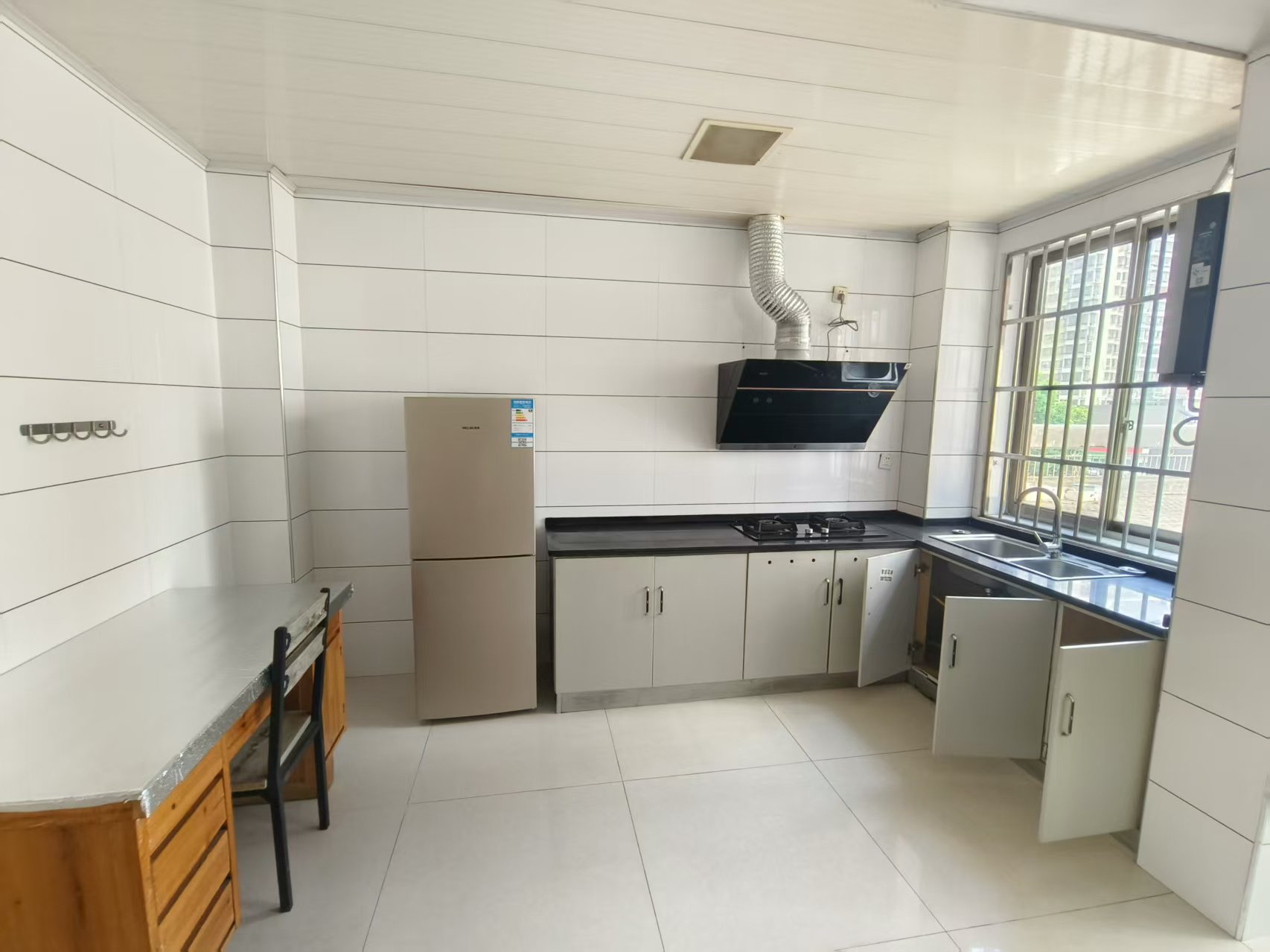 欣天花园 3室2厅2卫 1500.0元/月 欣天花园 3室2厅2卫 1500.0元/月室内图