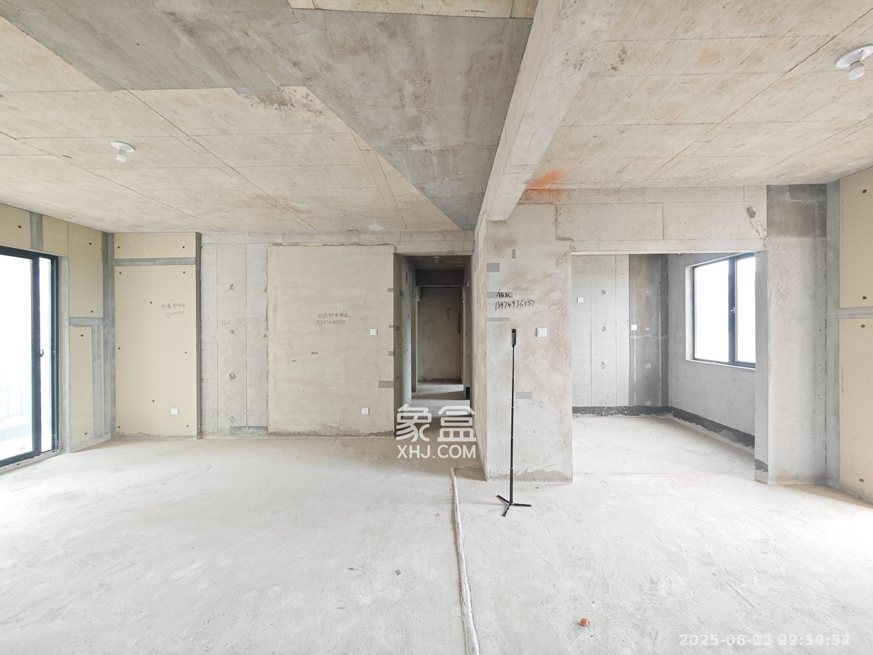 星发东宸花园 4室2厅2卫 95.0万 星发东宸花园 4室2厅2卫 95.0万客厅