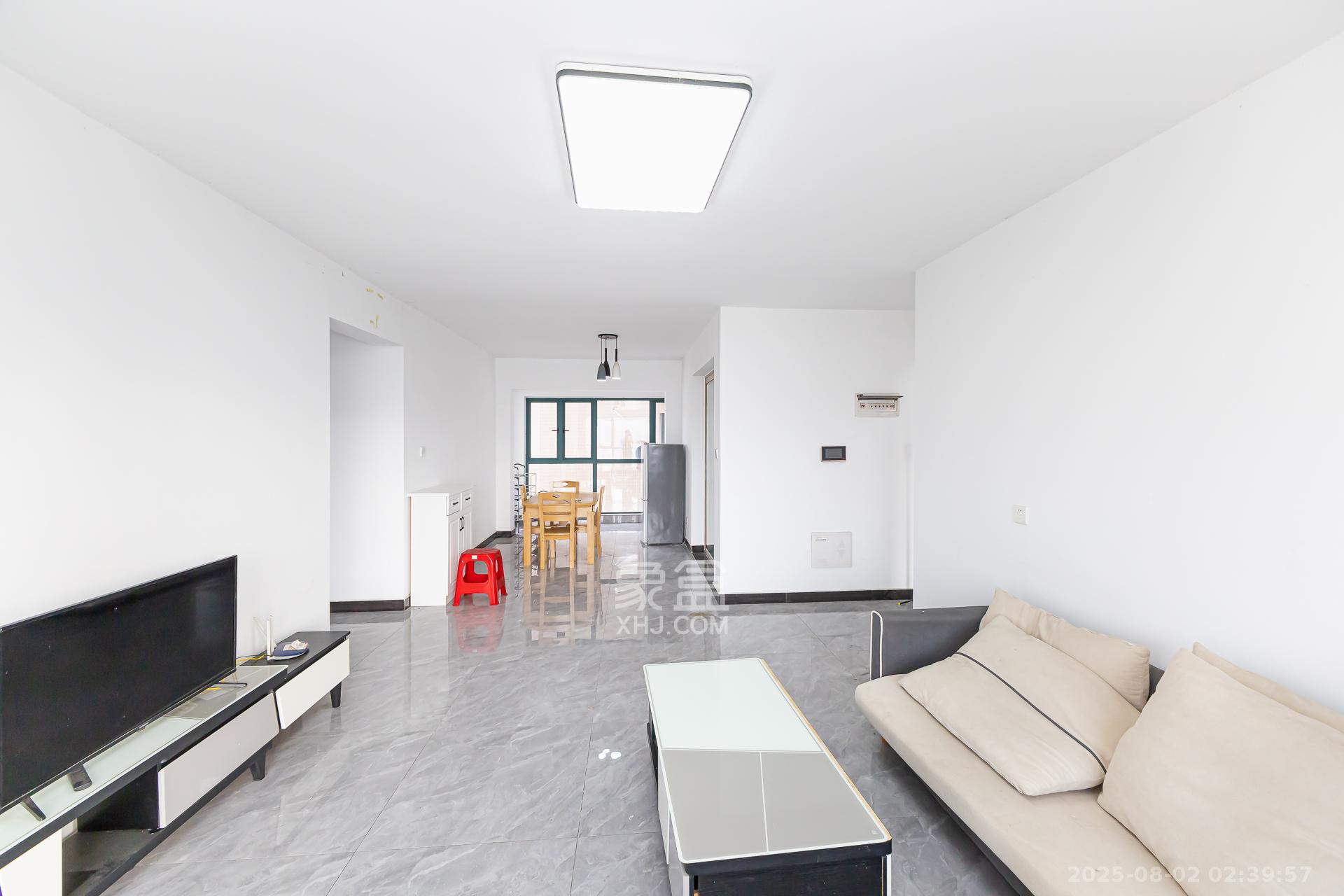 金湘苑(星澜之悦) 4室2厅2卫 98.0万 金湘苑(星澜之悦) 4室2厅2卫 98.0万客厅