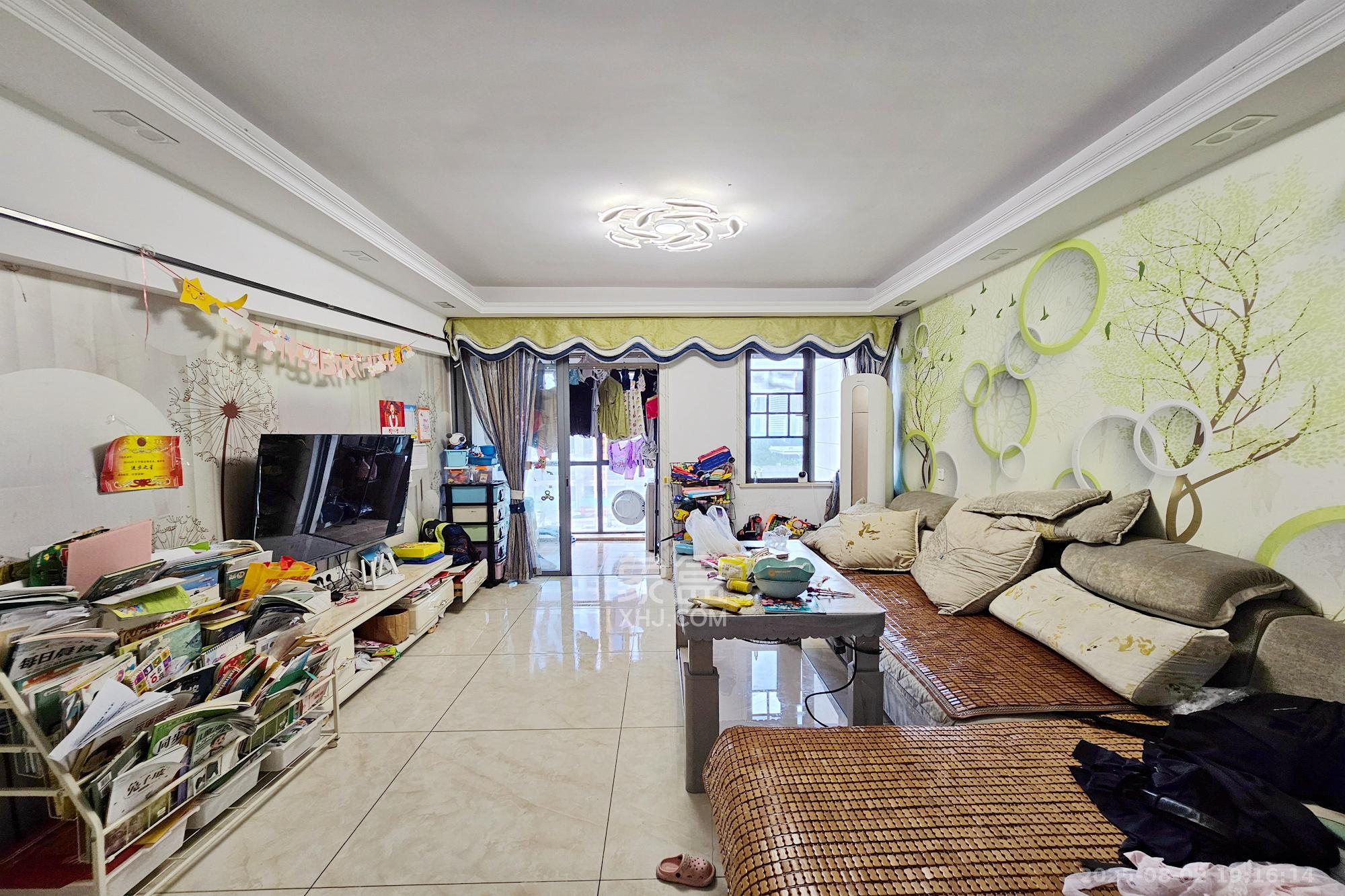 嘉宇盛世华章  4室2厅2卫    115.0万客厅