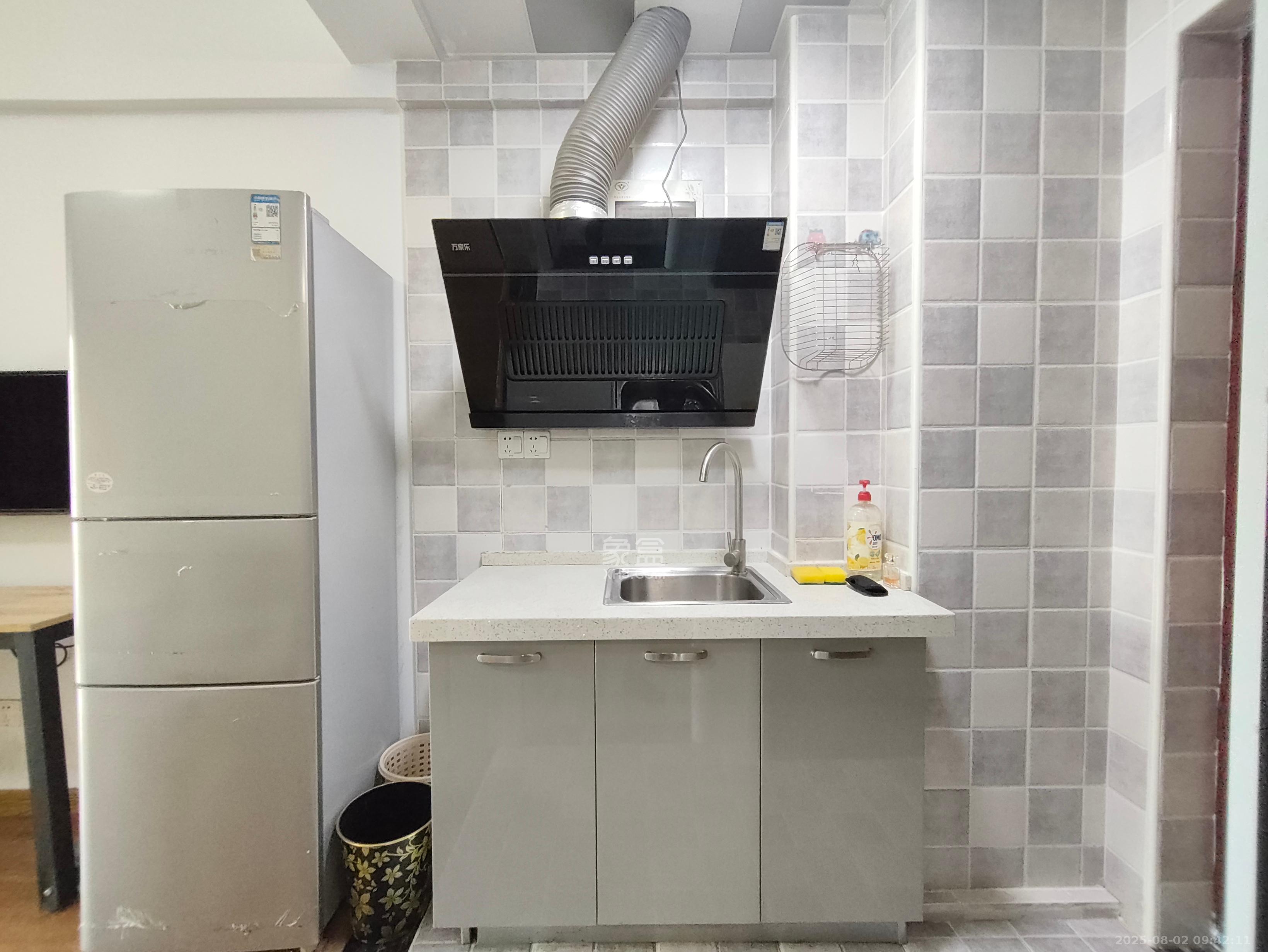 MOMA当代广场  1室1厅1卫    1200.0元/月 MOMA当代广场  1室1厅1卫    1200.0元/月室内图