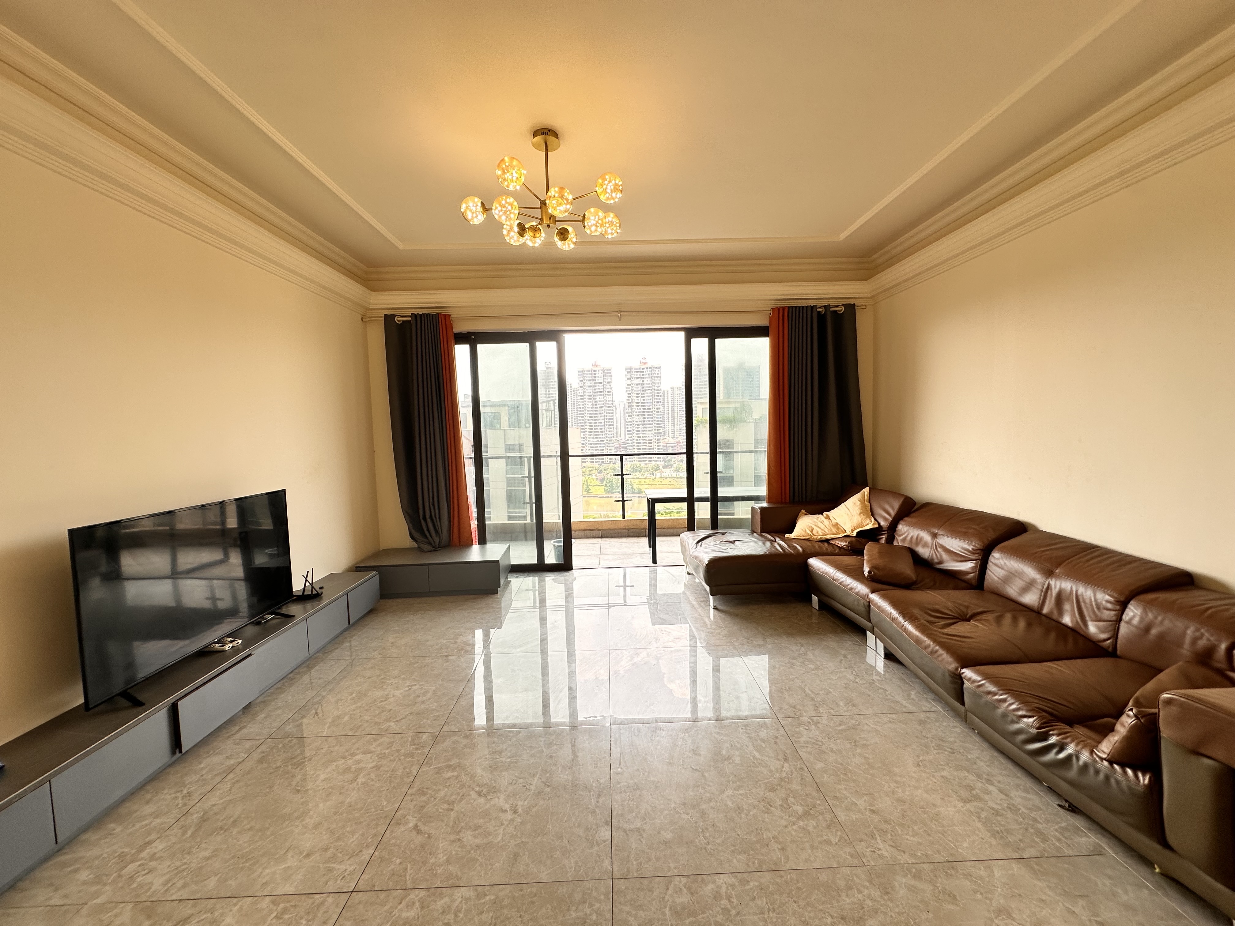 华耀碧桂园十里江湾誉峯 4室2厅2卫 4000.0元/月 华耀碧桂园十里江湾誉峯 4室2厅2卫 4000.0元/月室内图