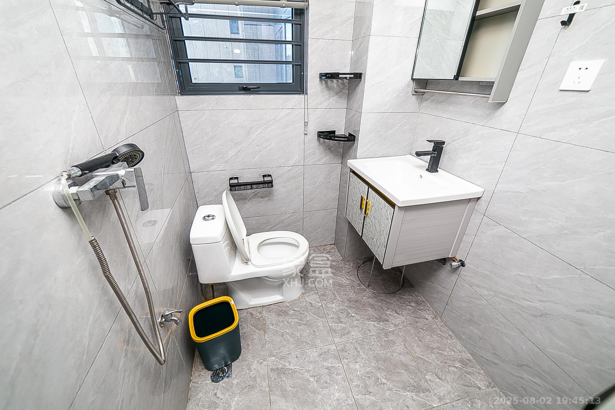 天鸿天府(天鸿中央大院)  3室2厅2卫    116.8万 天鸿天府(天鸿中央大院)  3室2厅2卫    116.8万卫生间