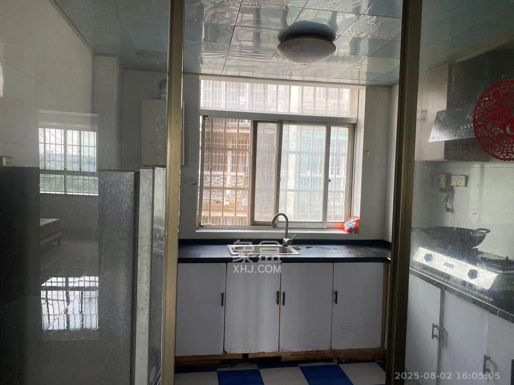 莲湖汽车饰品城(莲湖公寓) 2室2厅1卫 1600.0元/月 莲湖汽车饰品城(莲湖公寓) 2室2厅1卫 1600.0元/月室内图