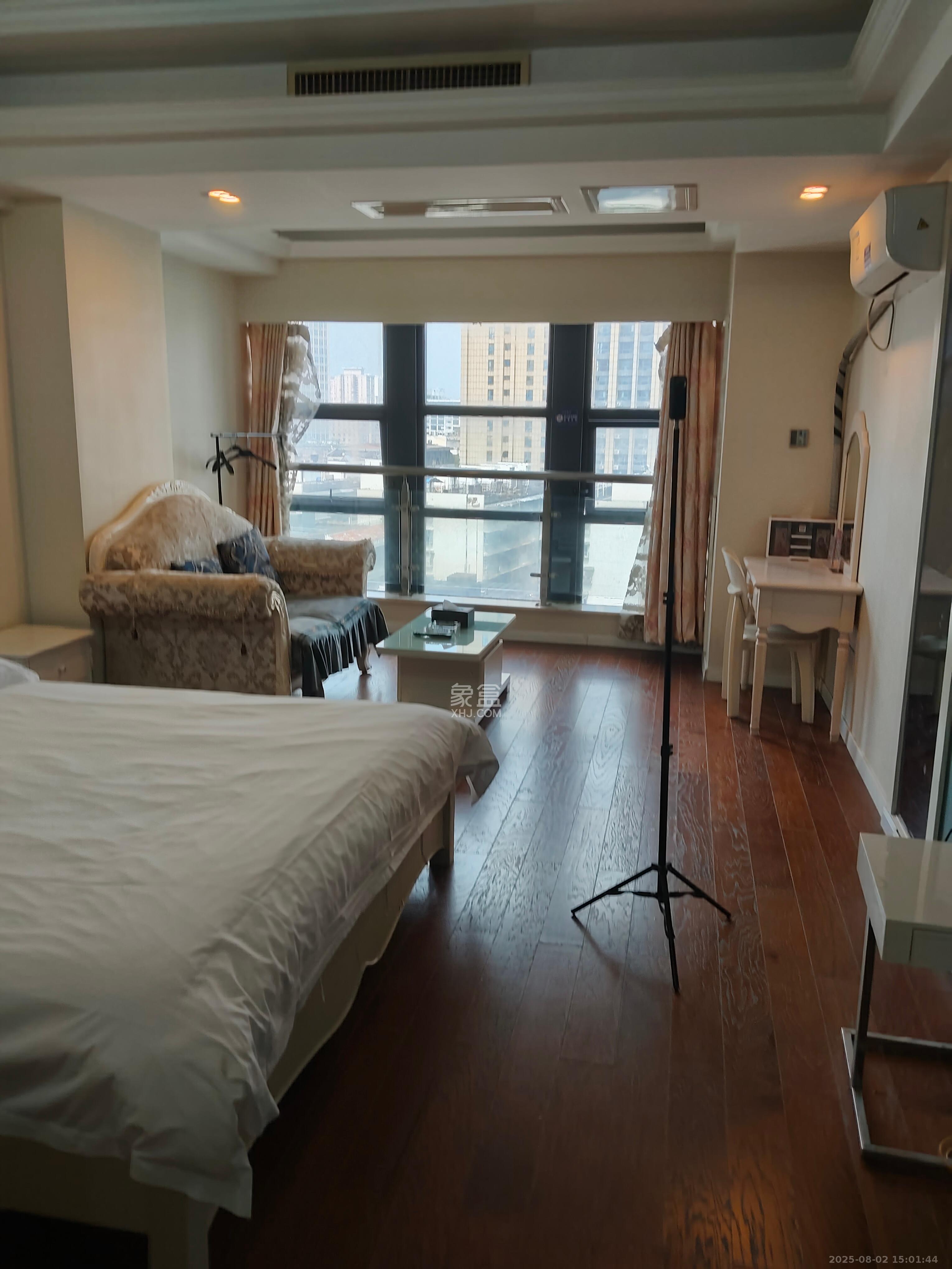 壹号公馆  1室1厅1卫    2500.0元/月室内图