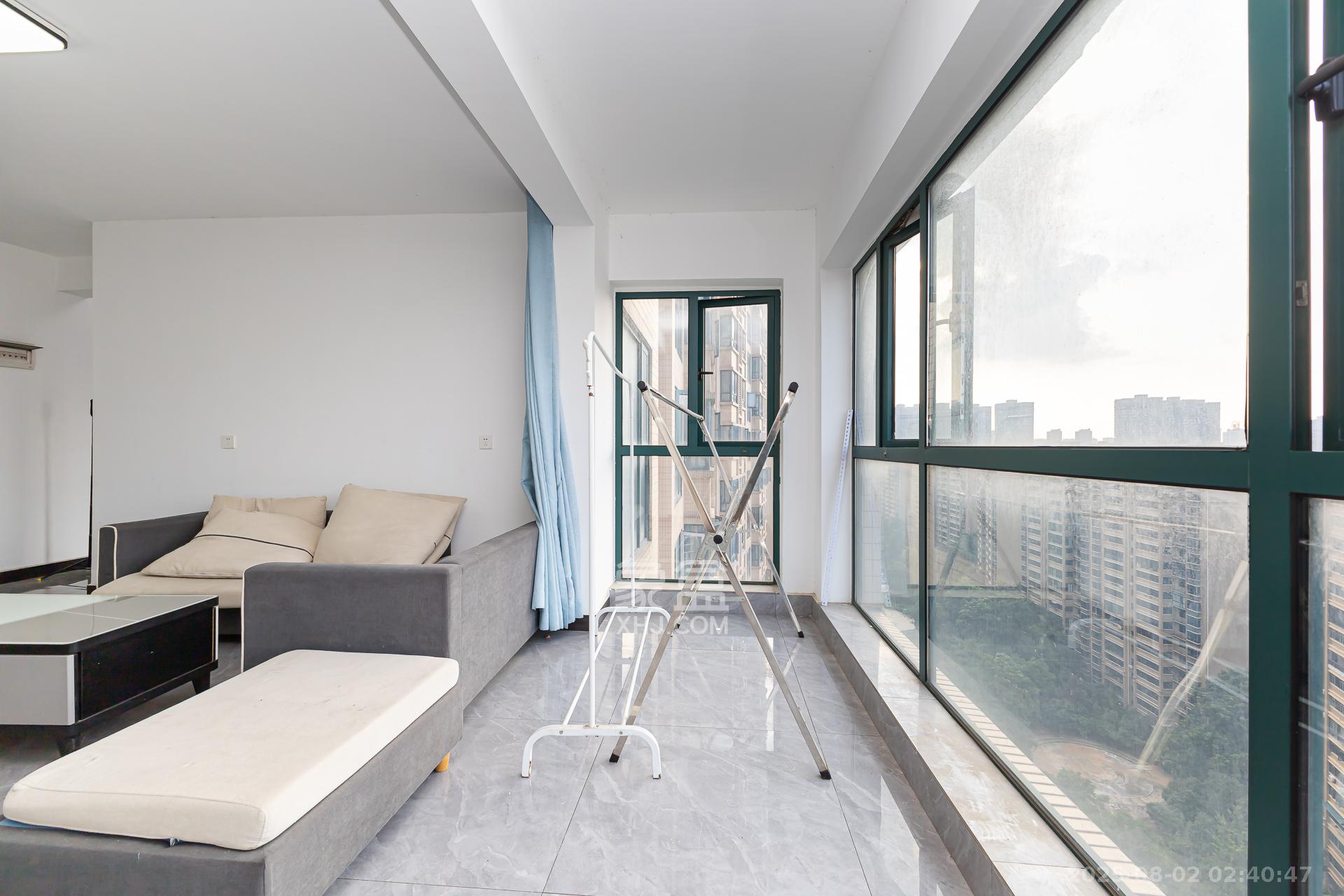 金湘苑(星澜之悦) 4室2厅2卫 98.0万 金湘苑(星澜之悦) 4室2厅2卫 98.0万阳台