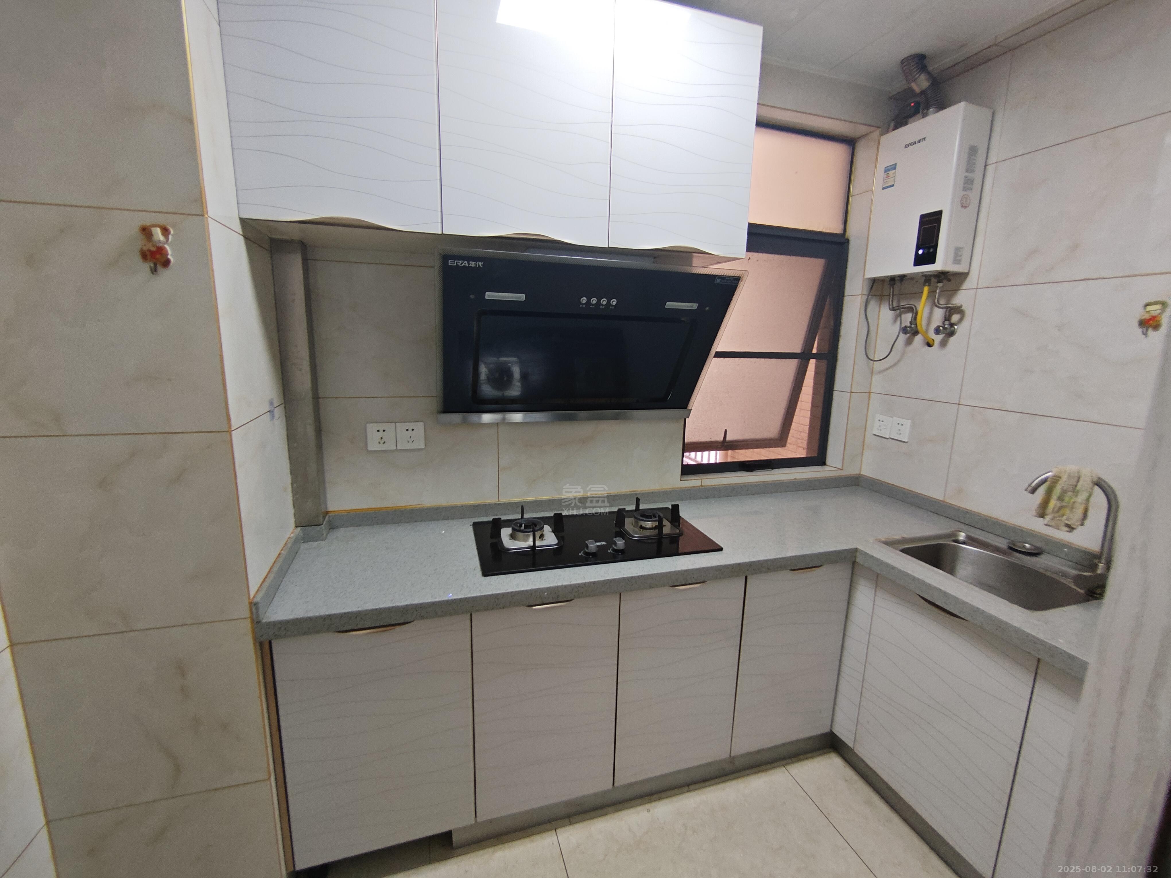 春藤小镇 3室2厅1卫 1600.0元/月 春藤小镇 3室2厅1卫 1600.0元/月室内图