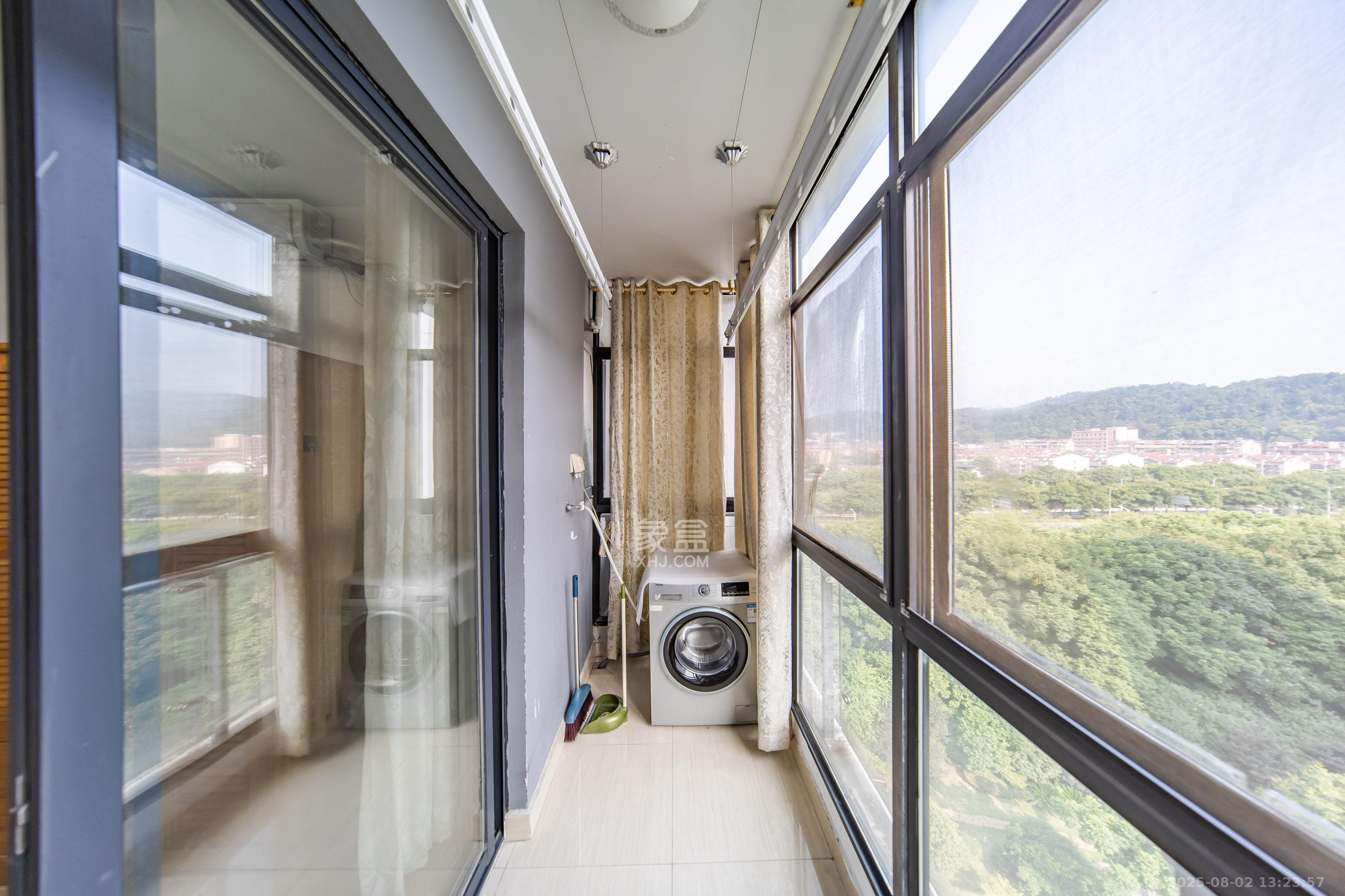 阳光100三期 4室2厅1卫 145.0万 阳光100三期 4室2厅1卫 145.0万阳台