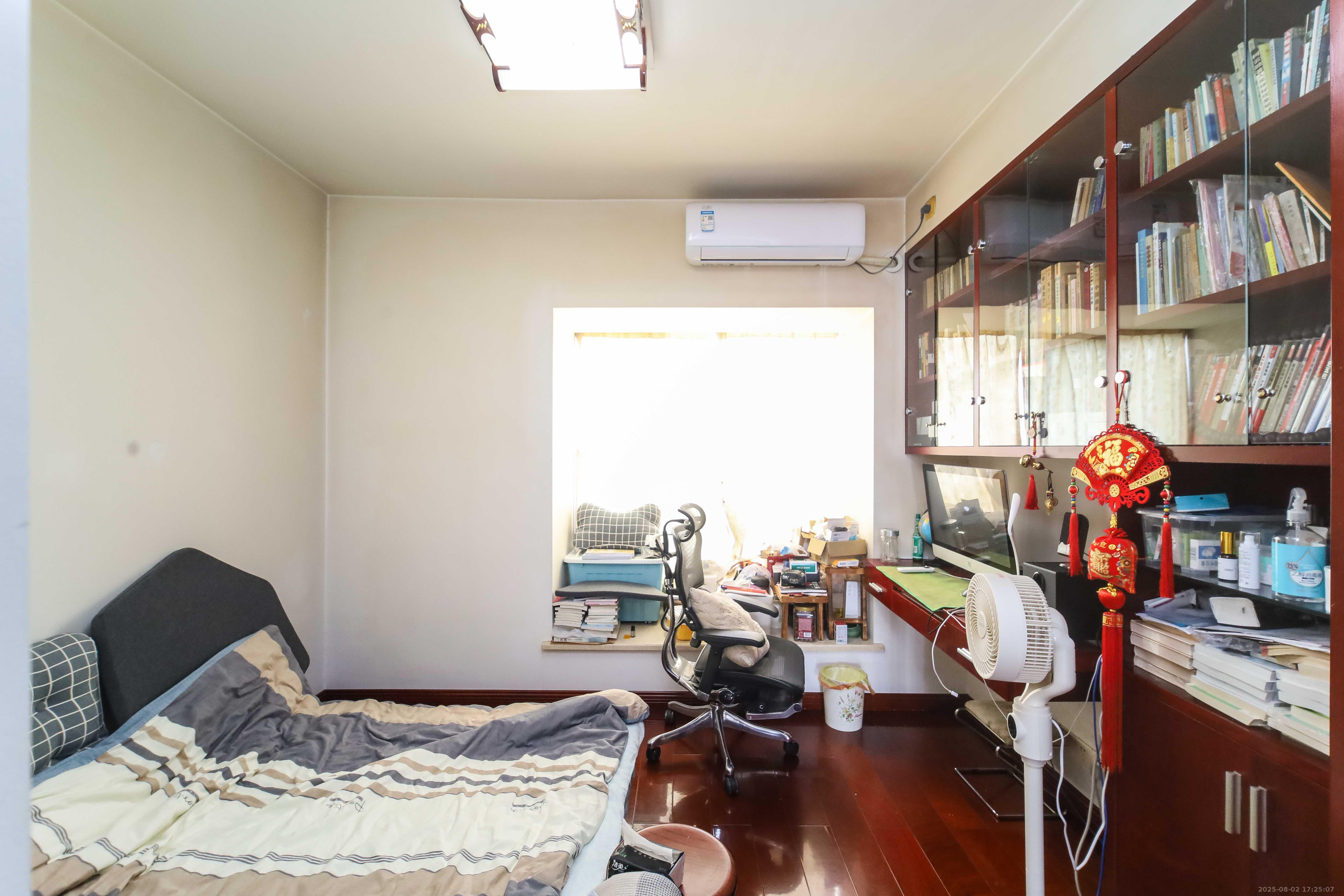 西街花园  4室2厅3卫    239.0万 西街花园  4室2厅3卫    239.0万卧室