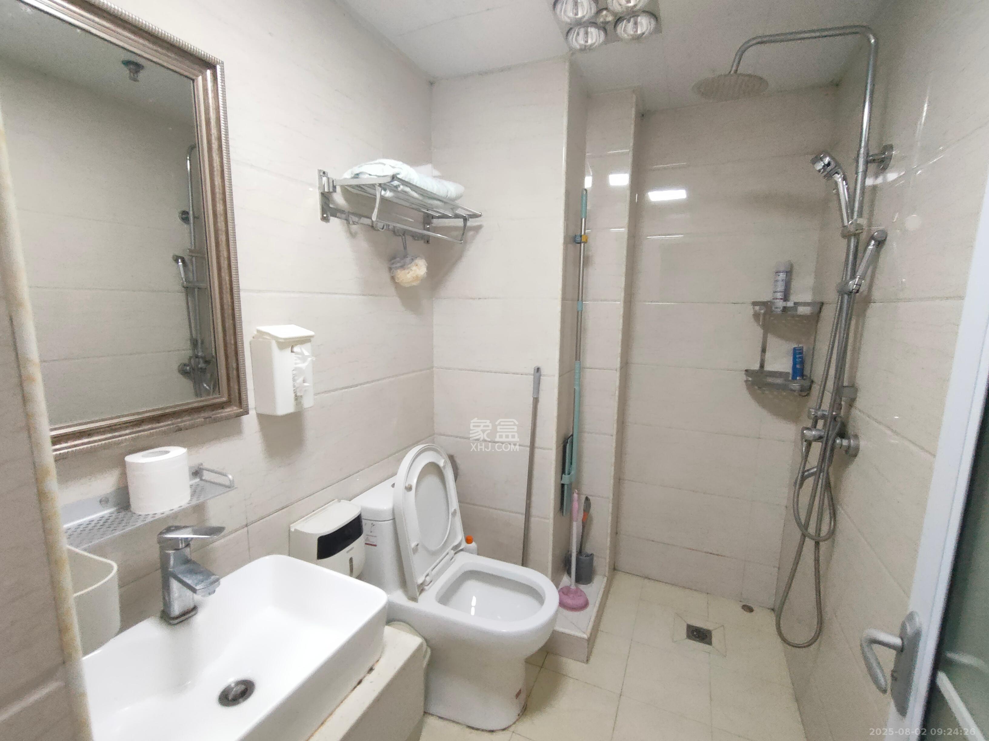 第六都（陆都小区）  1室1厅1卫    2000.0元/月室内图