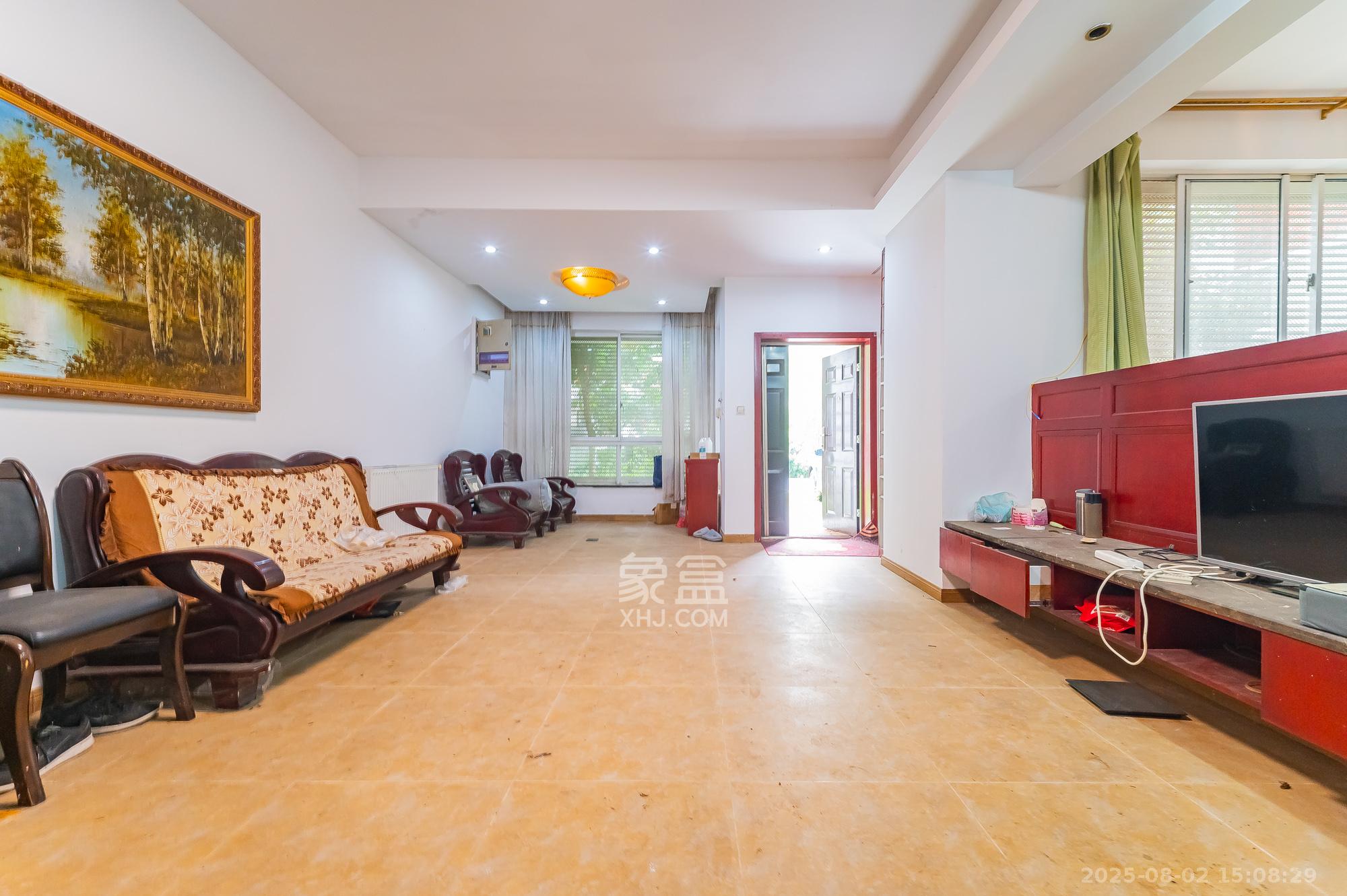 幸福里(幸福里一期) 4室2厅3卫 178.0万 幸福里(幸福里一期) 4室2厅3卫 178.0万客厅