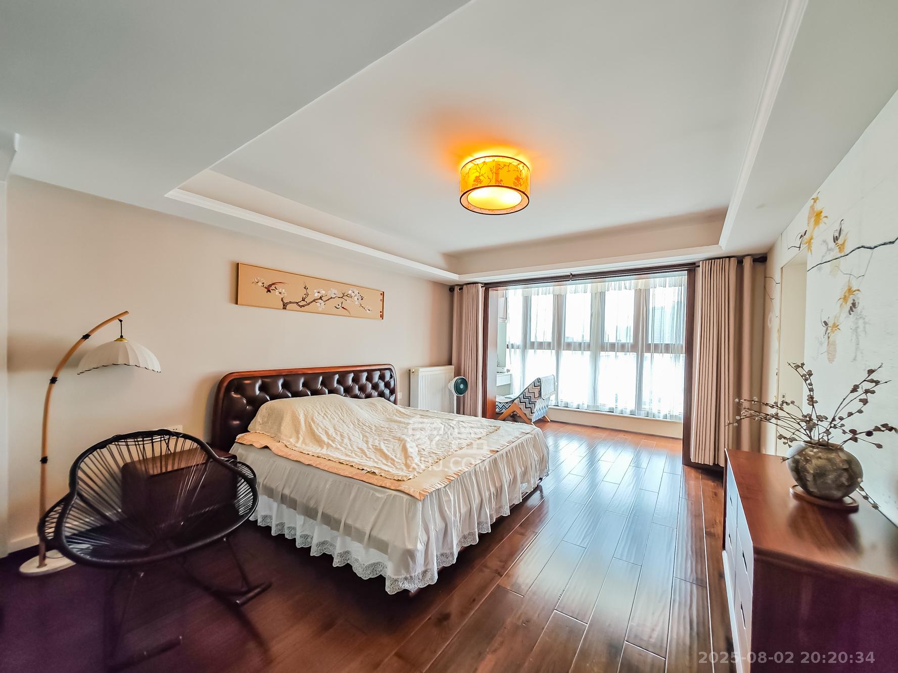 山语城一期 4室2厅3卫 240.0万 山语城一期 4室2厅3卫 240.0万卧室