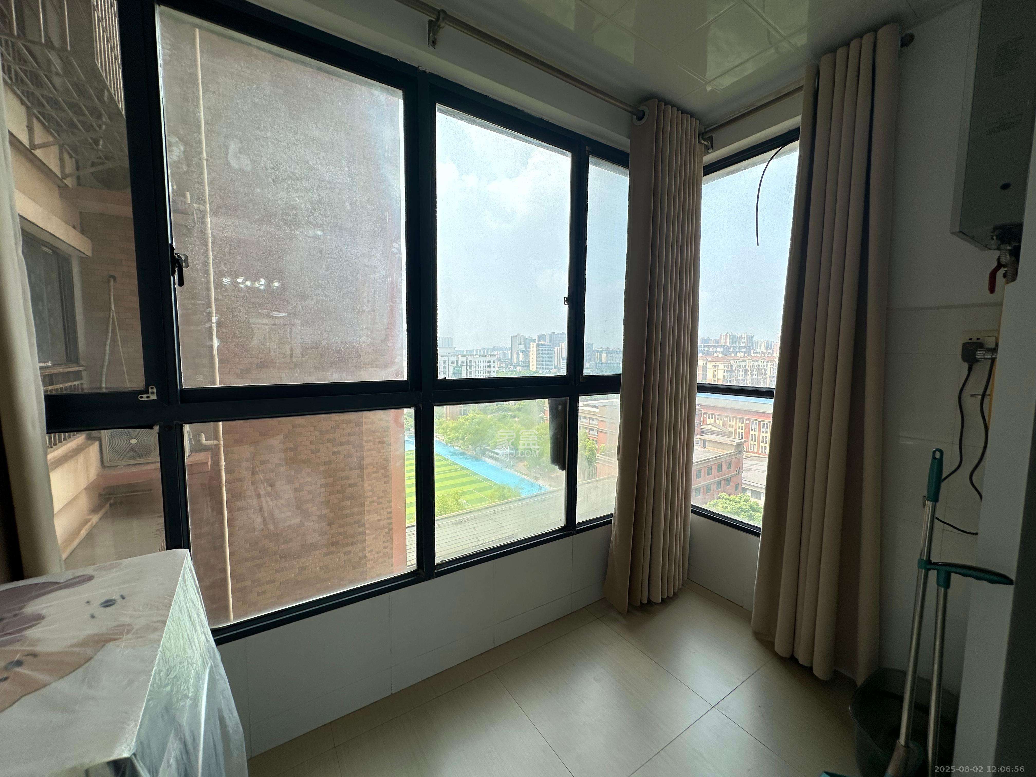 上海城小区  4室2厅2卫    2800.0元/月室内图