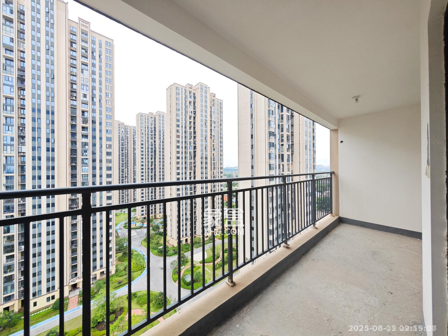 星发东宸花园 4室2厅2卫 95.0万 星发东宸花园 4室2厅2卫 95.0万其他