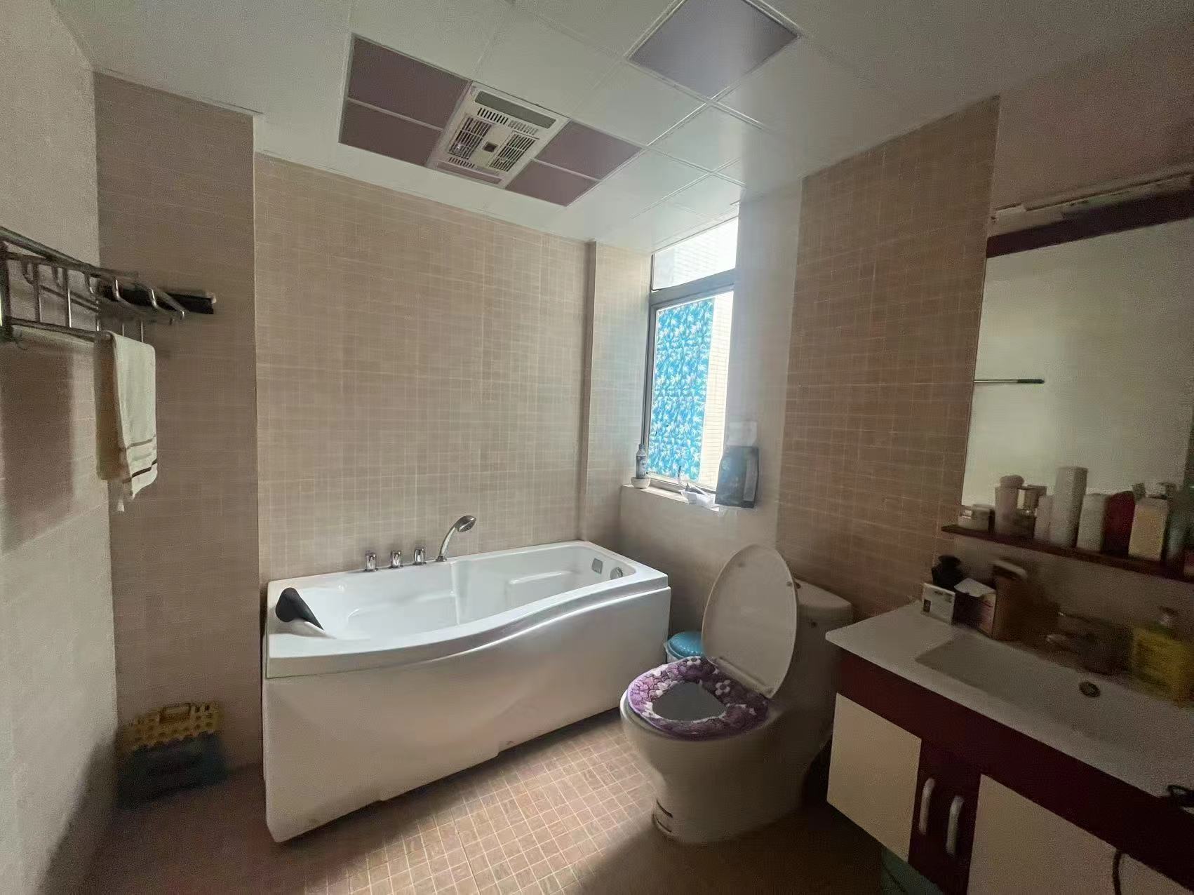 佳宁娜小区(梓山湖小区) 3室2厅2卫 2000.0元/月 佳宁娜小区(梓山湖小区) 3室2厅2卫 2000.0元/月室内图