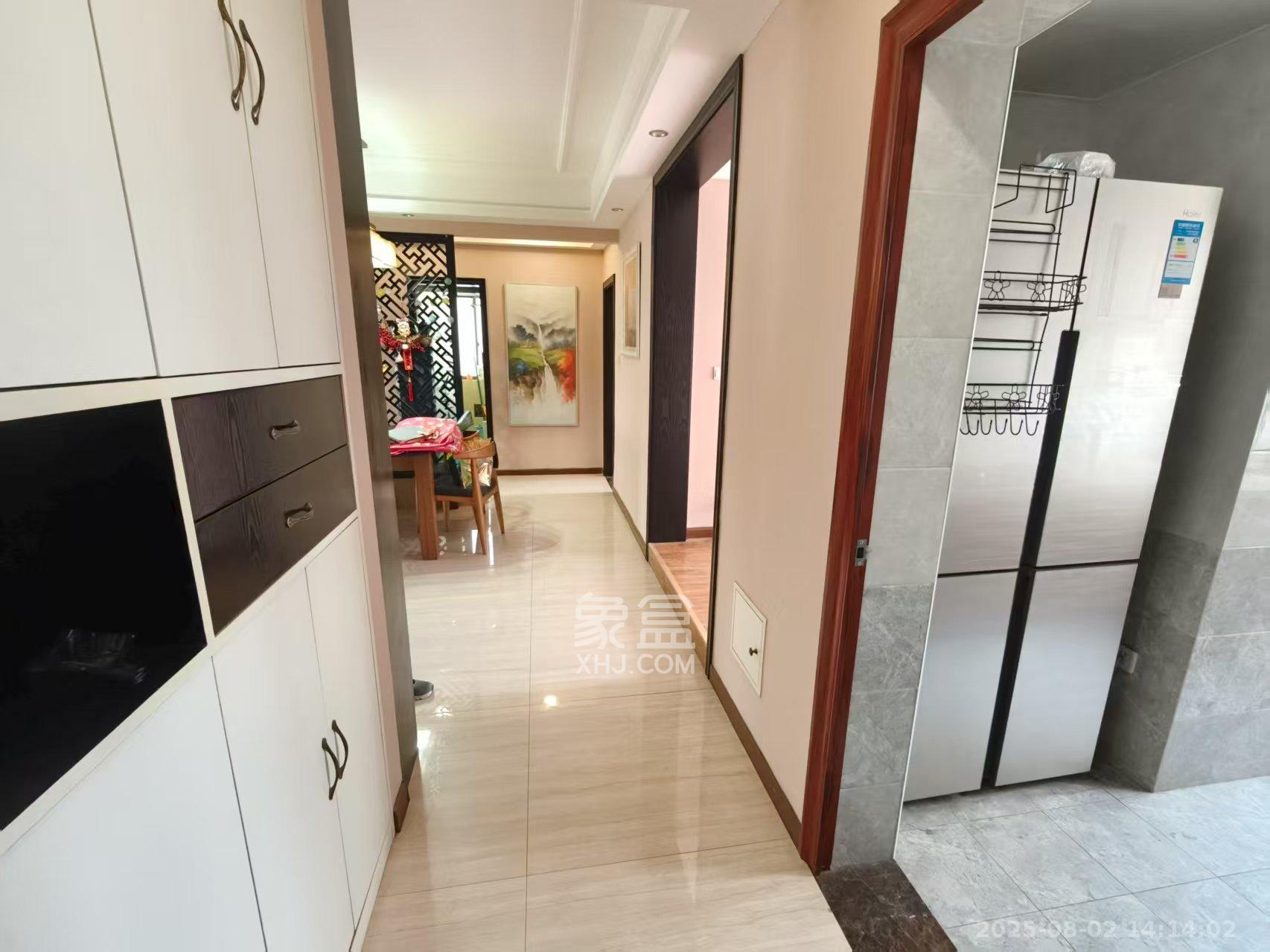 绿地海外滩一期  3室2厅2卫    2200.0元/月室内图