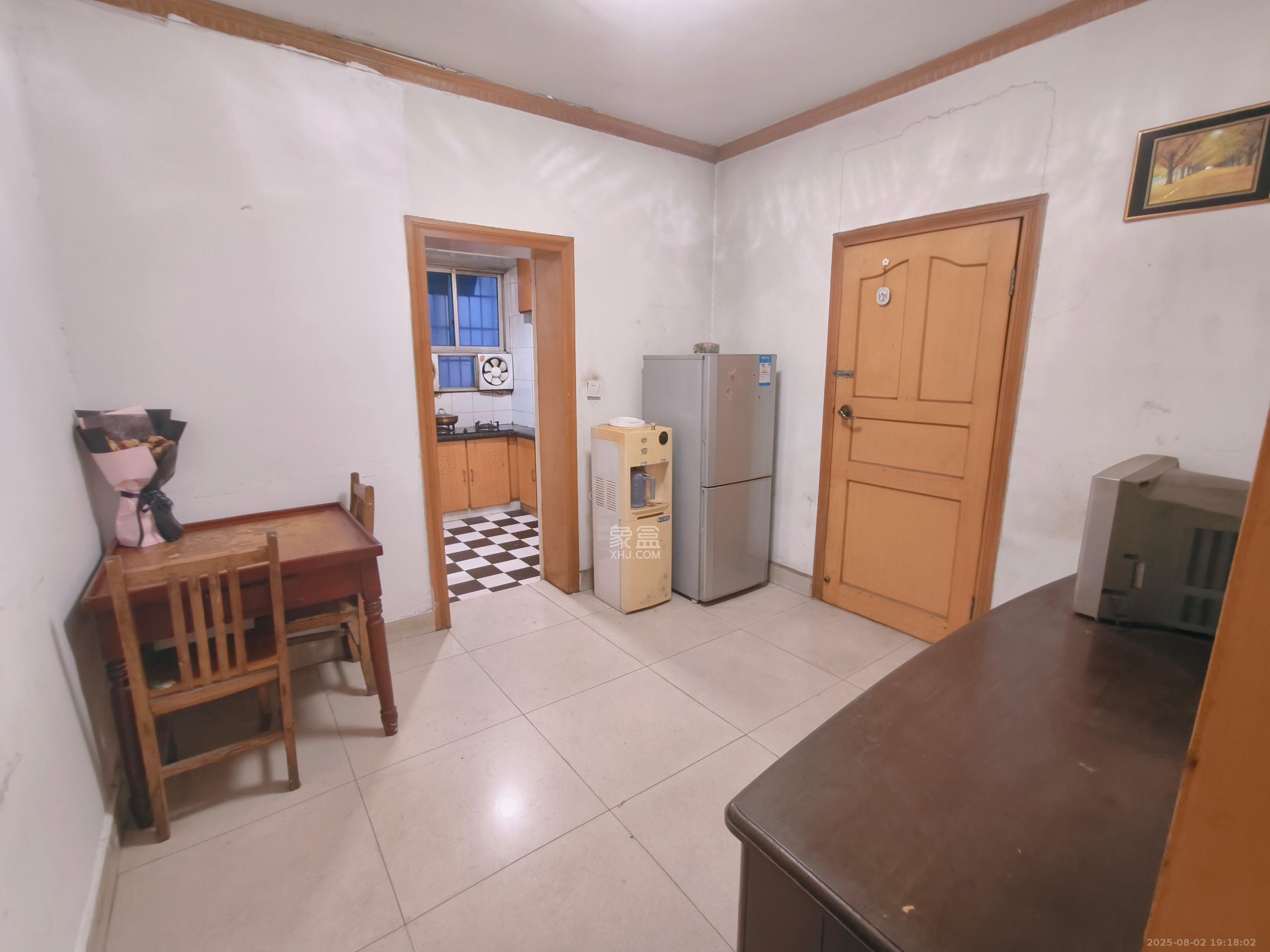 春风小区  1室1厅1卫    1050.0元/月 春风小区  1室1厅1卫    1050.0元/月室内图