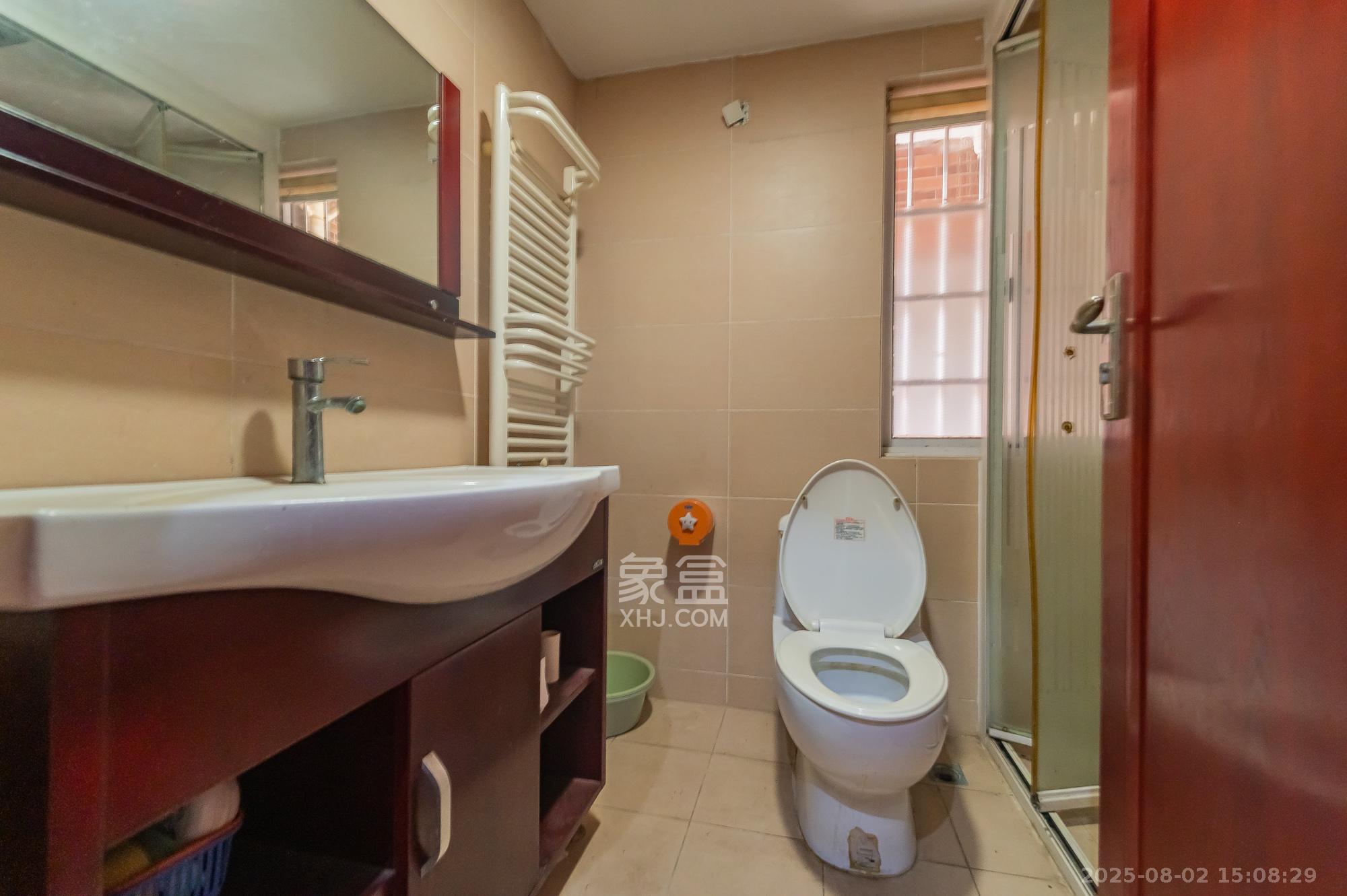 幸福里(幸福里一期) 4室2厅3卫 178.0万 幸福里(幸福里一期) 4室2厅3卫 178.0万卫生间