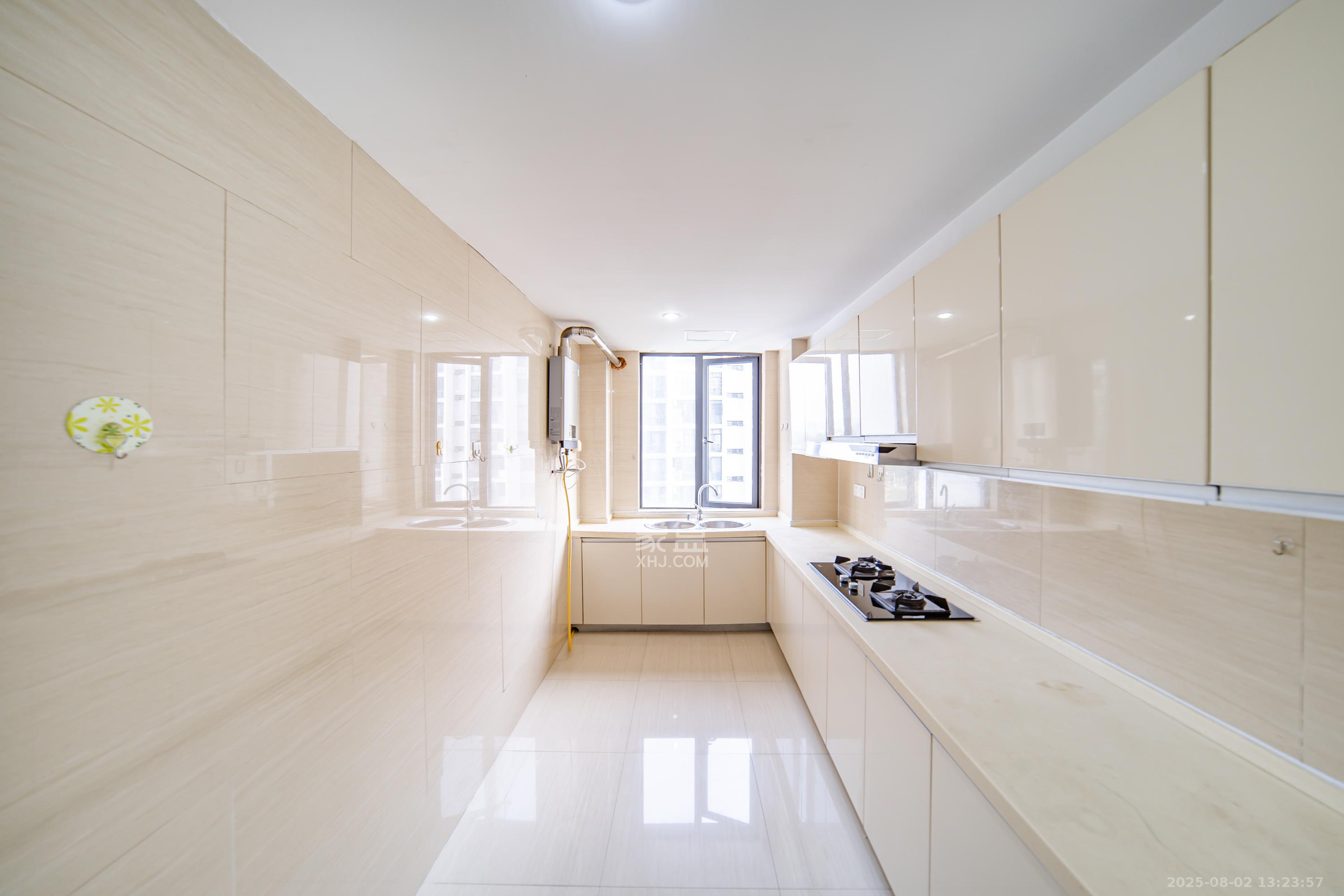 阳光100三期 4室2厅1卫 145.0万 阳光100三期 4室2厅1卫 145.0万厨房