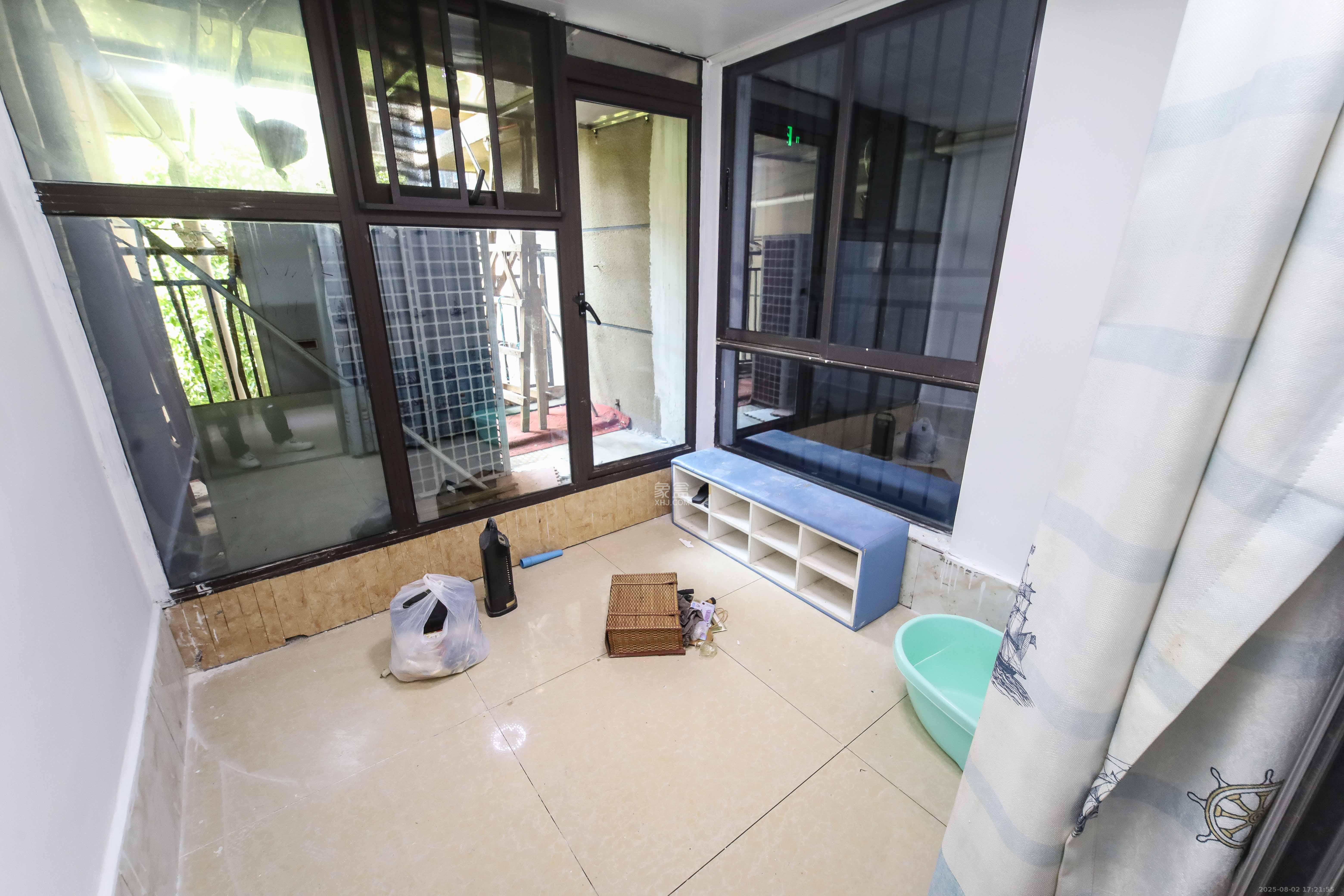 红橡华园(菲莎公馆) 4室2厅1卫 178.0万 红橡华园(菲莎公馆) 4室2厅1卫 178.0万阳台