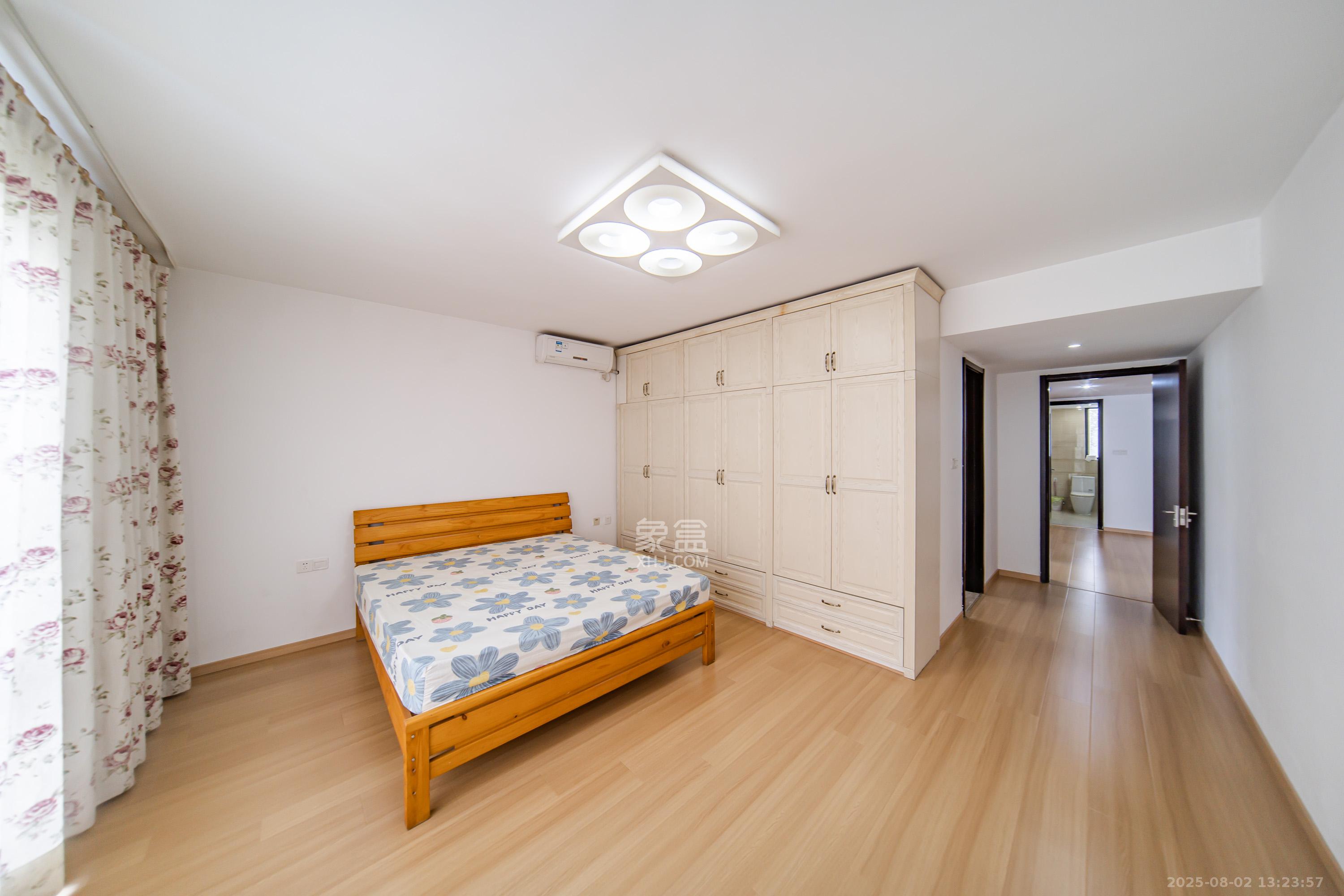 阳光100三期 4室2厅1卫 145.0万 阳光100三期 4室2厅1卫 145.0万卧室