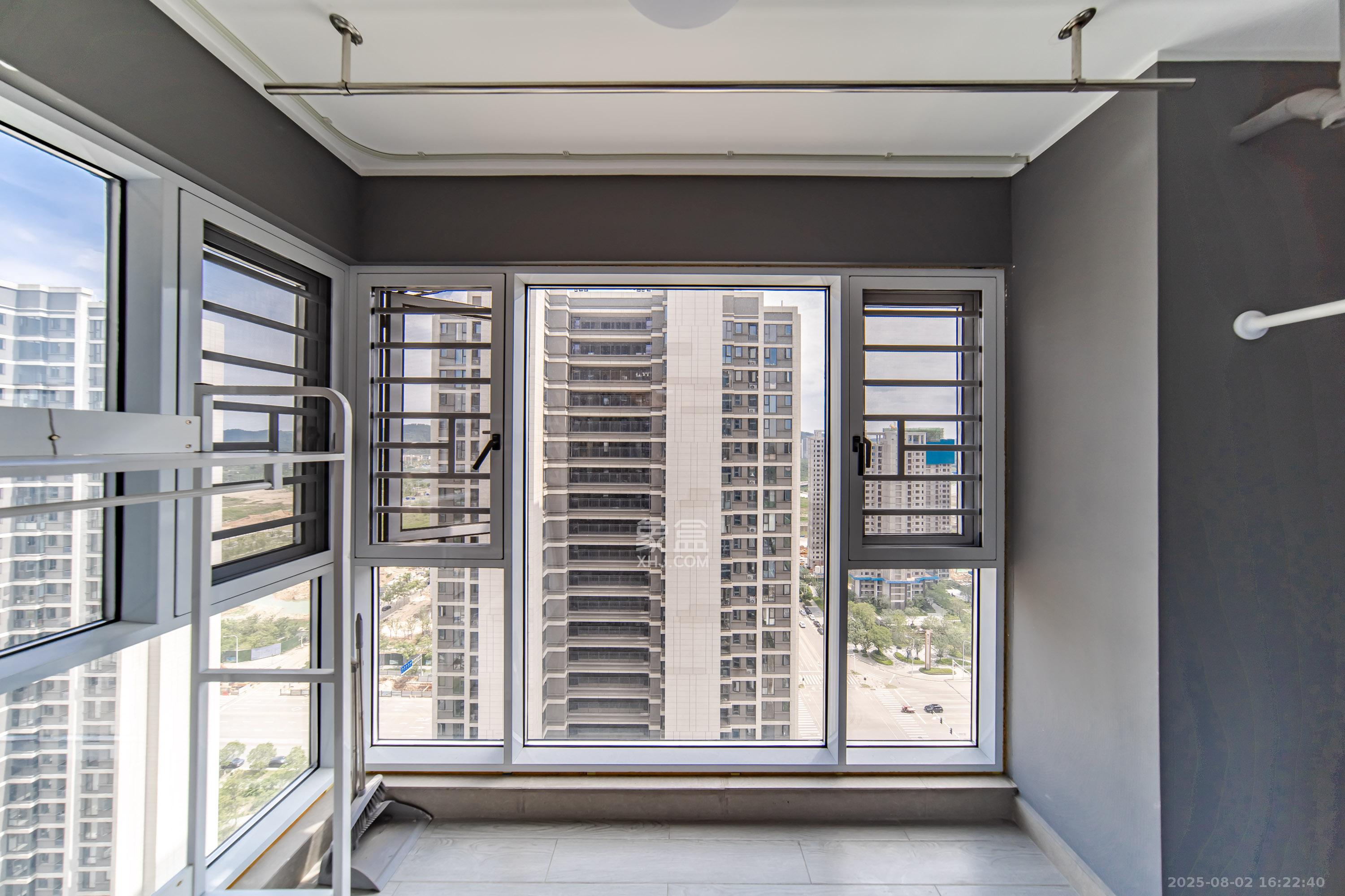 中海麓山境南区  3室2厅2卫    122.8万 中海麓山境南区  3室2厅2卫    122.8万阳台