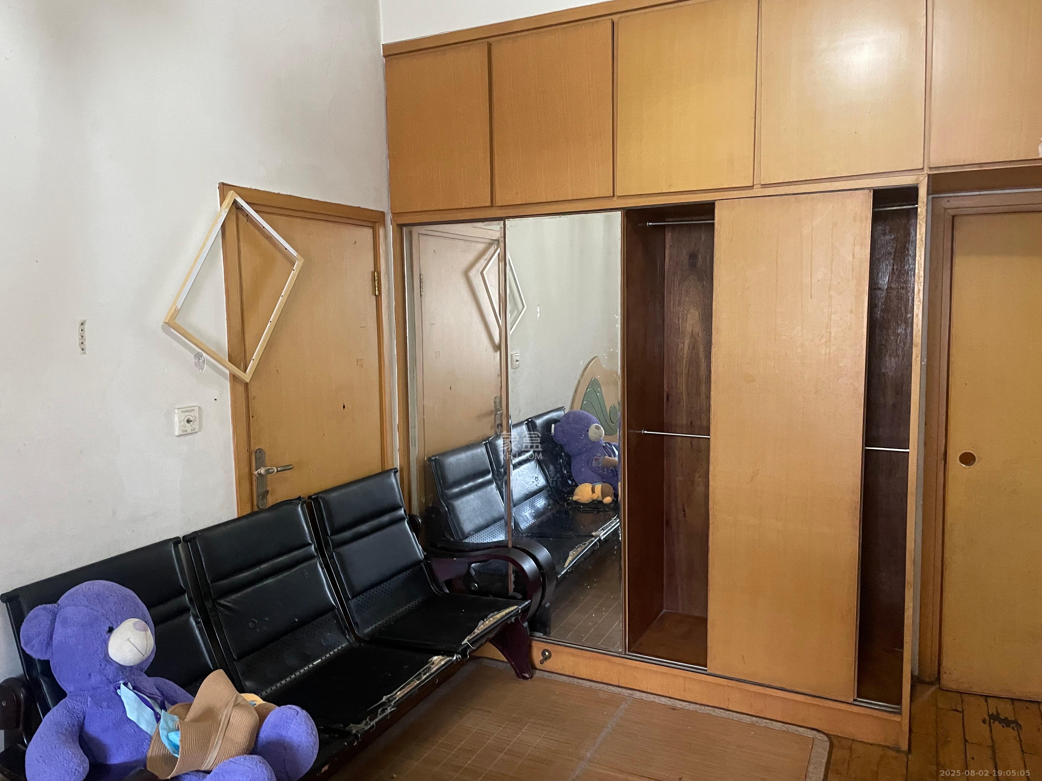 省商务厅宿舍  1室1厅1卫    1200.0元/月室内图