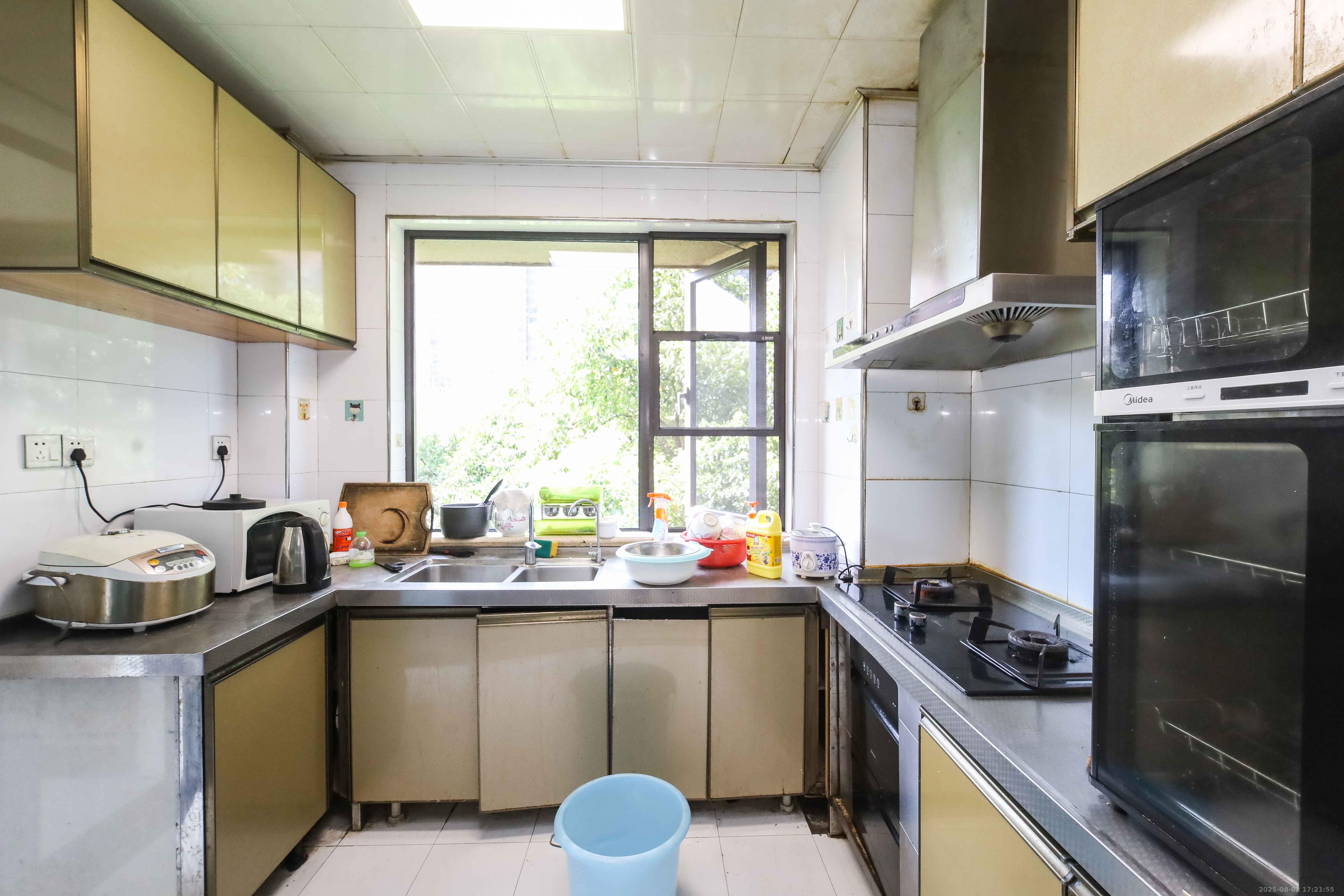 红橡华园(菲莎公馆)  4室2厅1卫    178.0万厨房