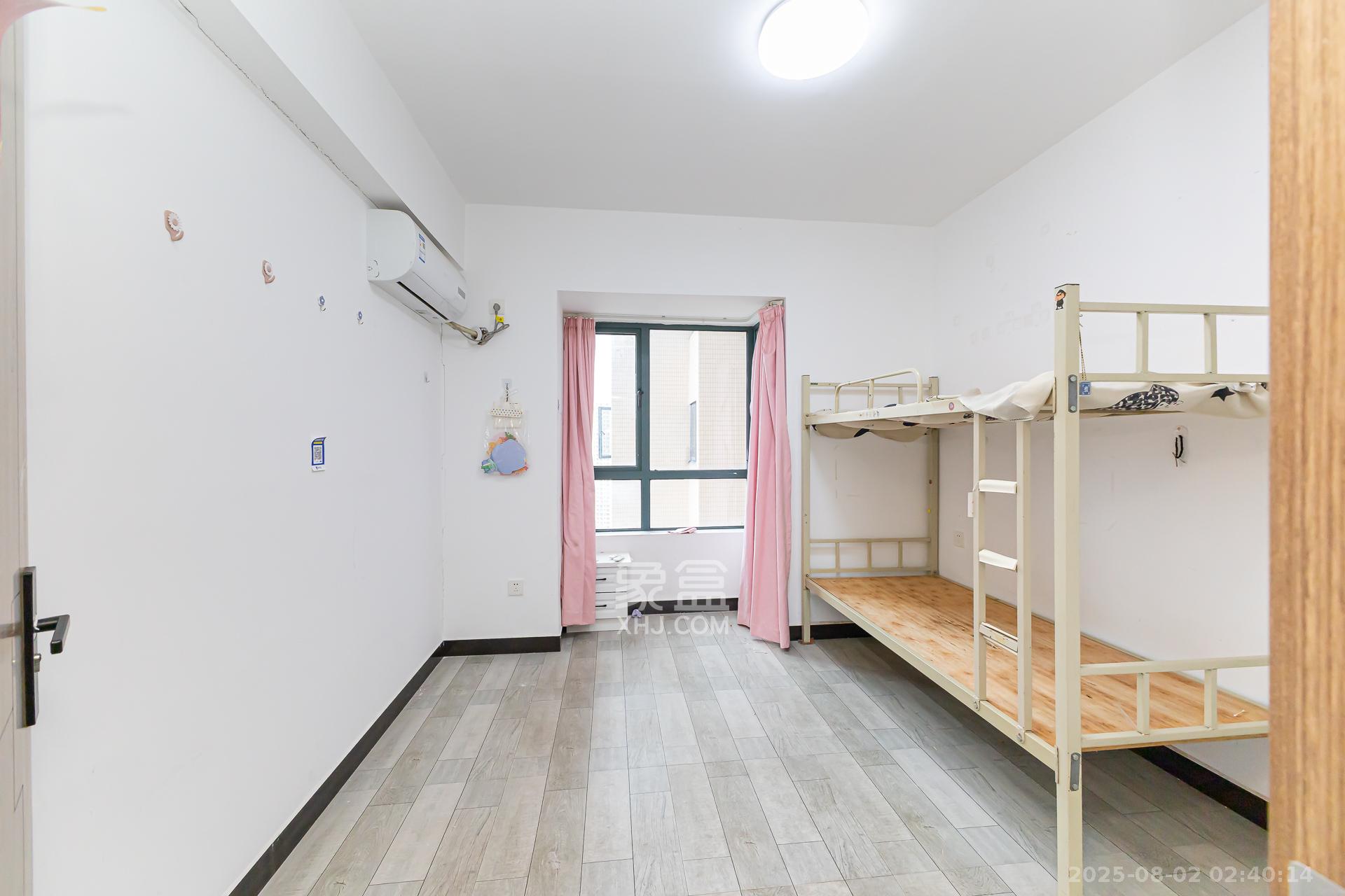 金湘苑(星澜之悦) 4室2厅2卫 98.0万 金湘苑(星澜之悦) 4室2厅2卫 98.0万卧室