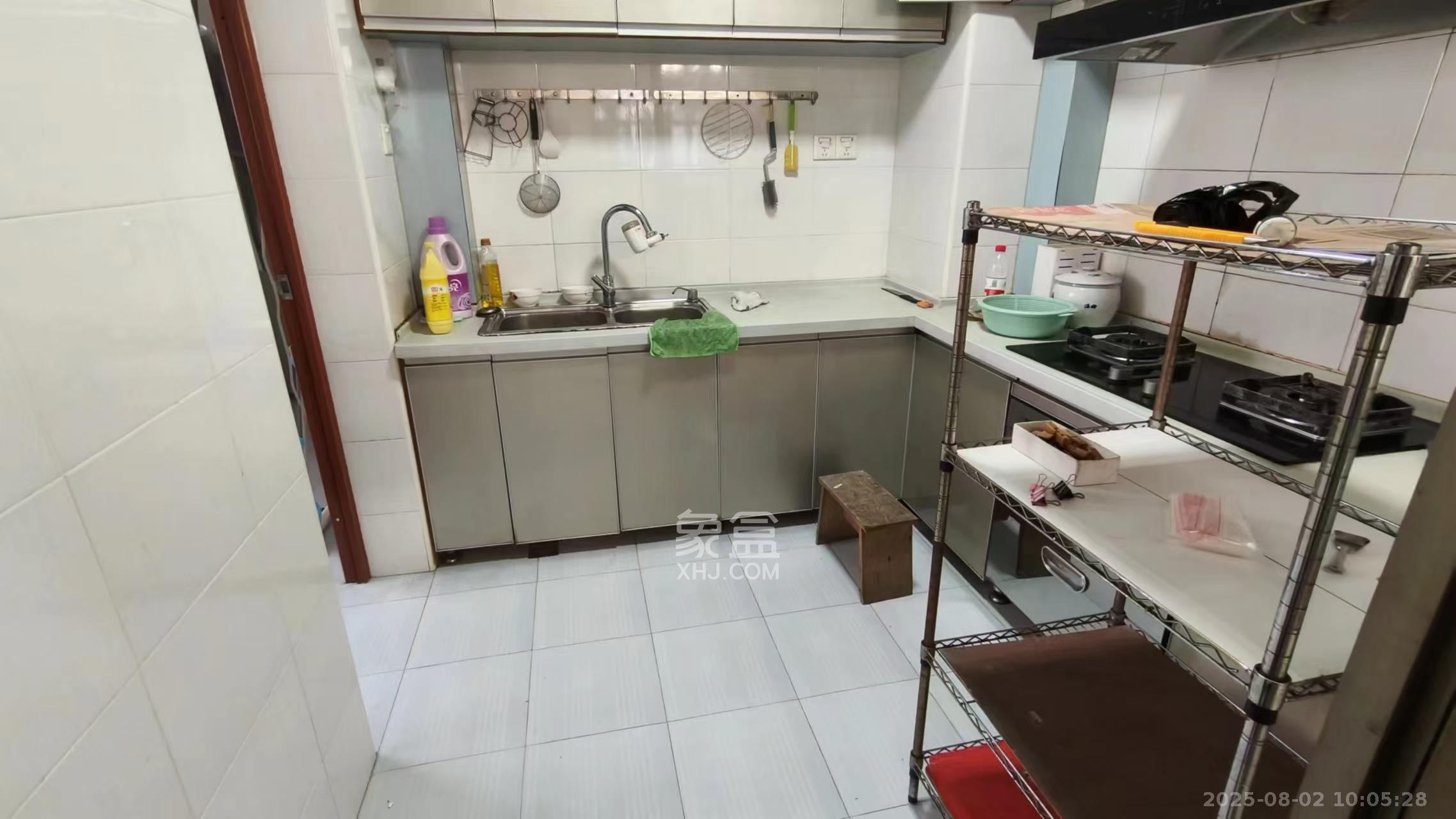 荣鑫家园 3室2厅2卫 1800.0元/月 荣鑫家园 3室2厅2卫 1800.0元/月室内图