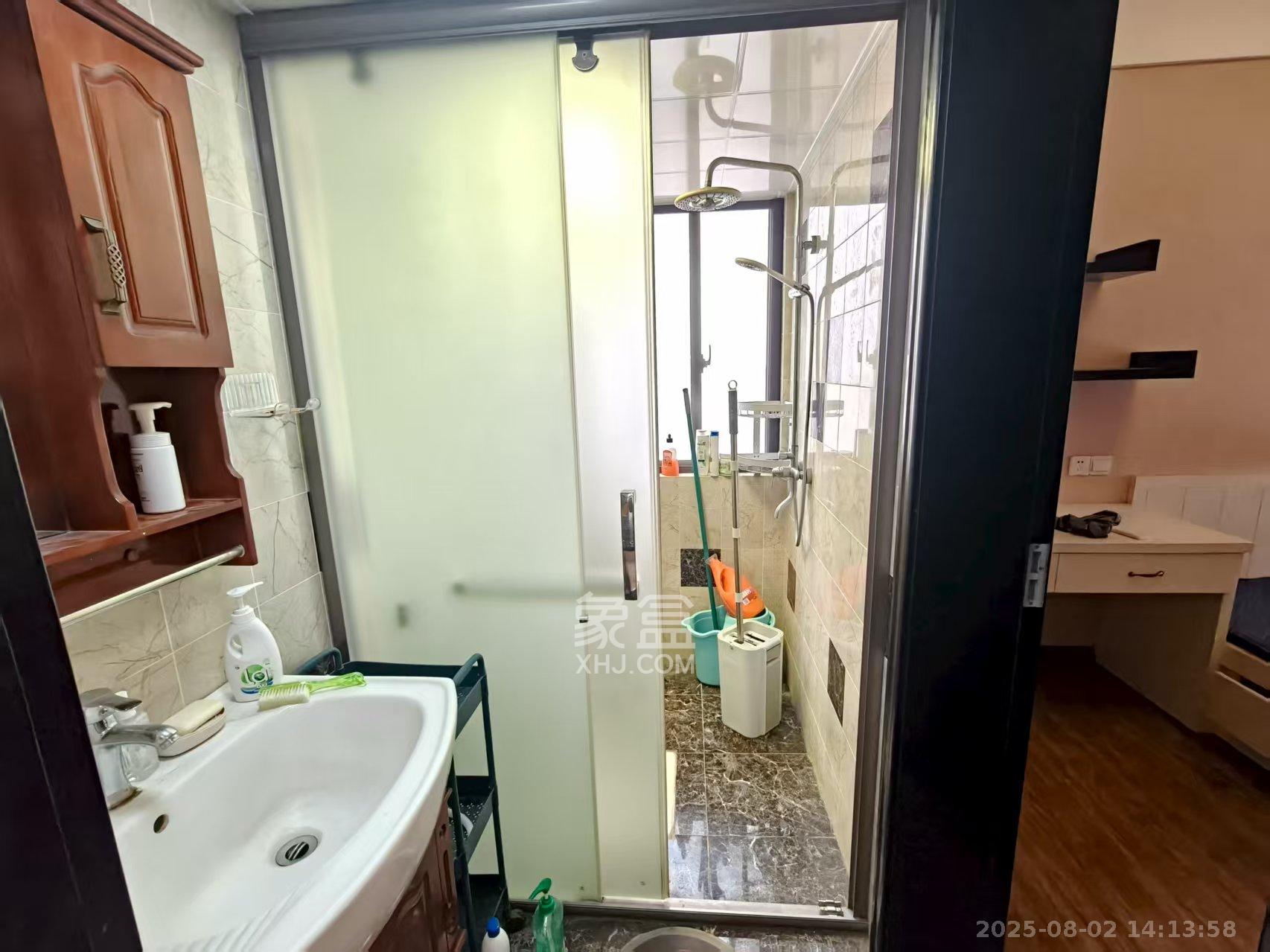 绿地海外滩一期 3室2厅2卫 2200.0元/月 绿地海外滩一期 3室2厅2卫 2200.0元/月室内图