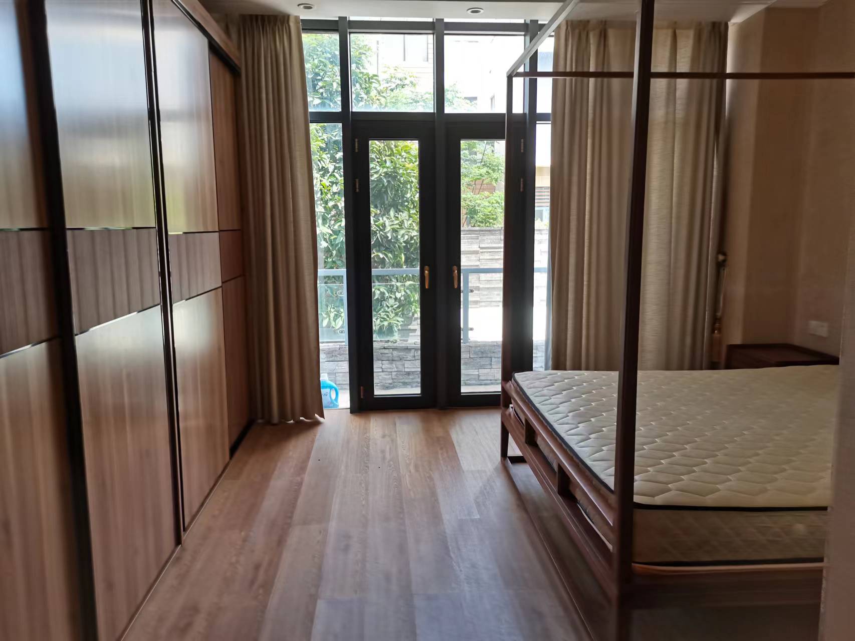 鸿洲江山 8室2厅4卫 15000.0元/月 鸿洲江山 8室2厅4卫 15000.0元/月室内图